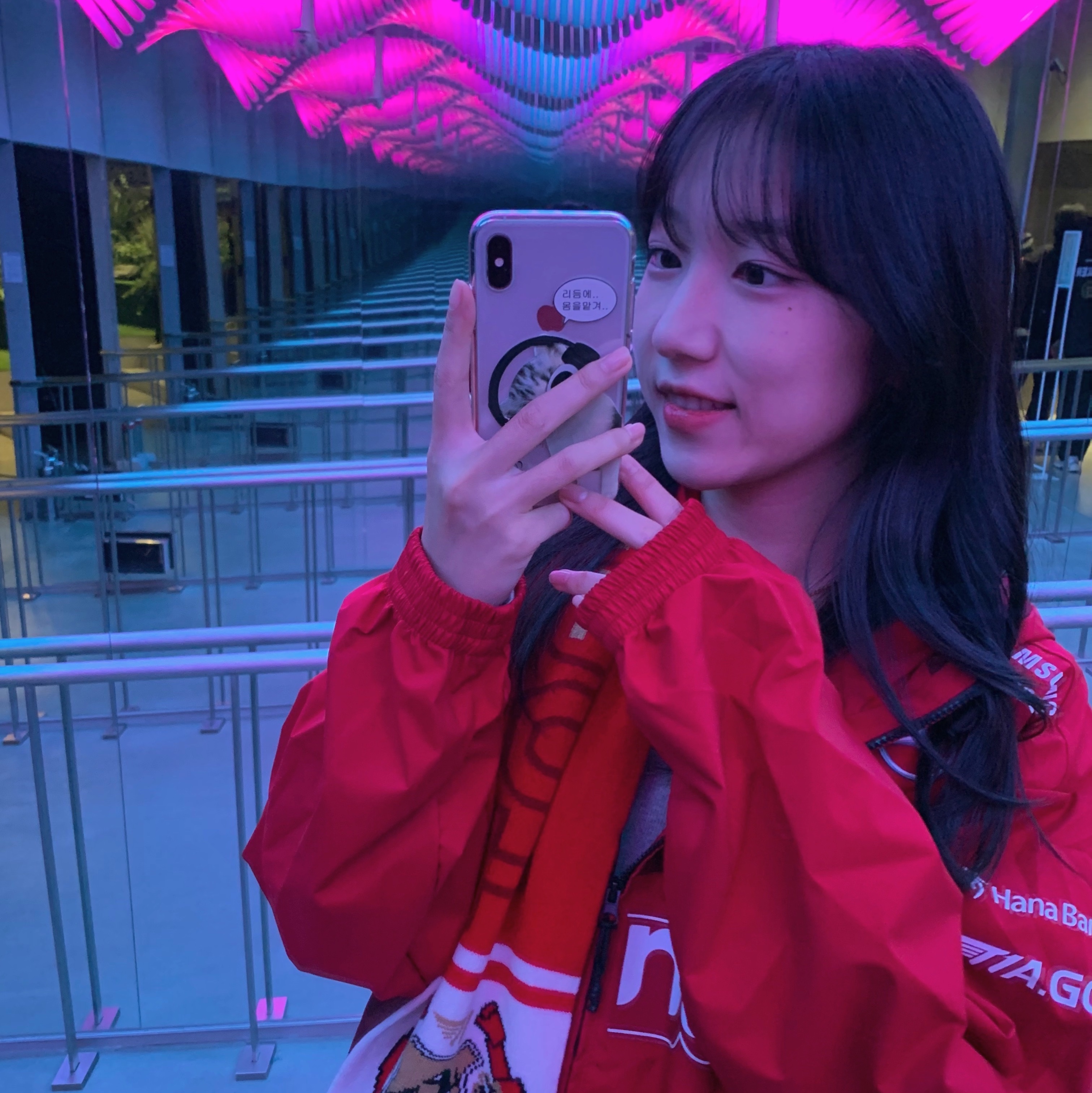 T1 2023 Uniform Worlds Jacket Red, T1 2023 Uniform Worlds Jacket Black 착용 스타일 - 3