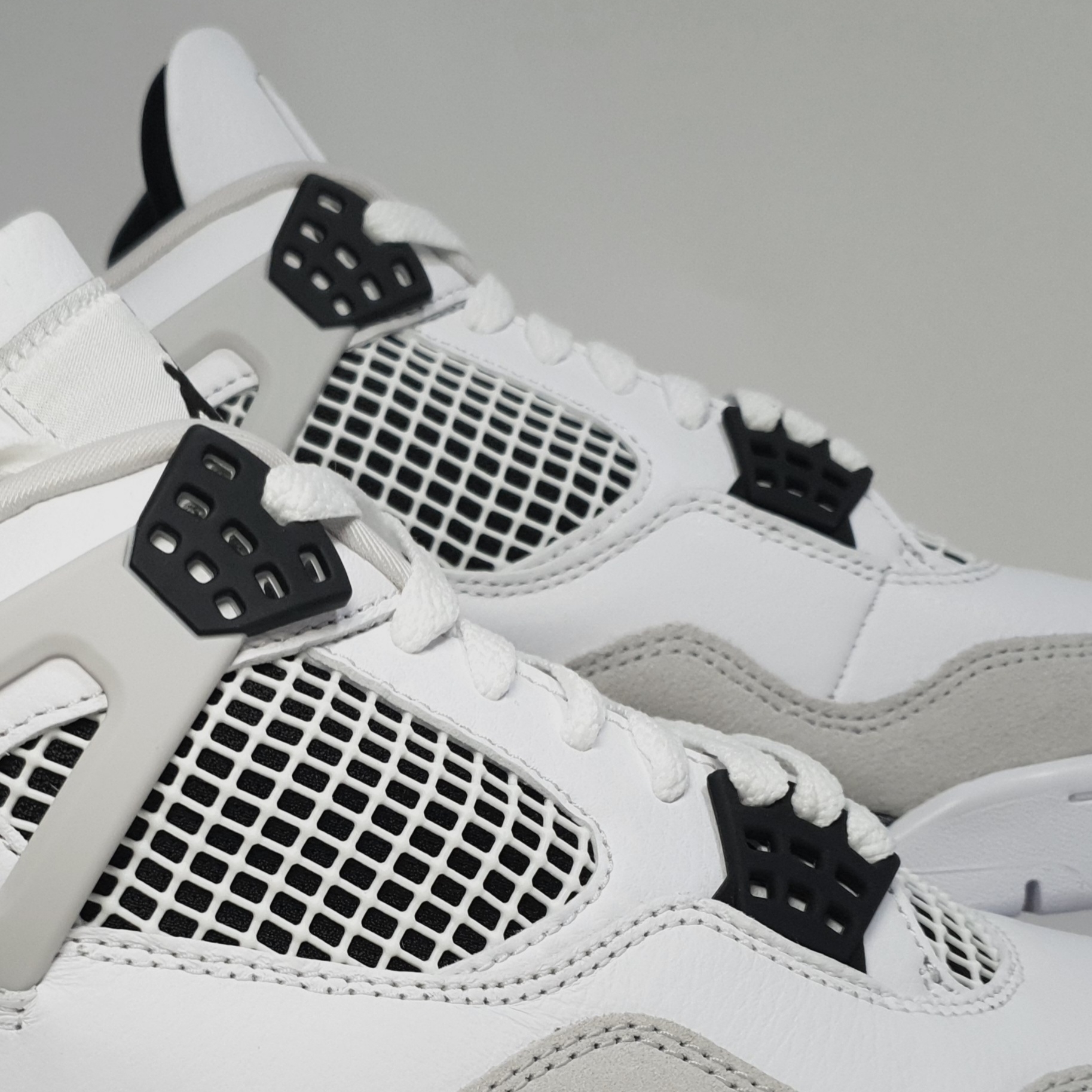 Jordan 4 Retro White and Black 착용 스타일 - 1