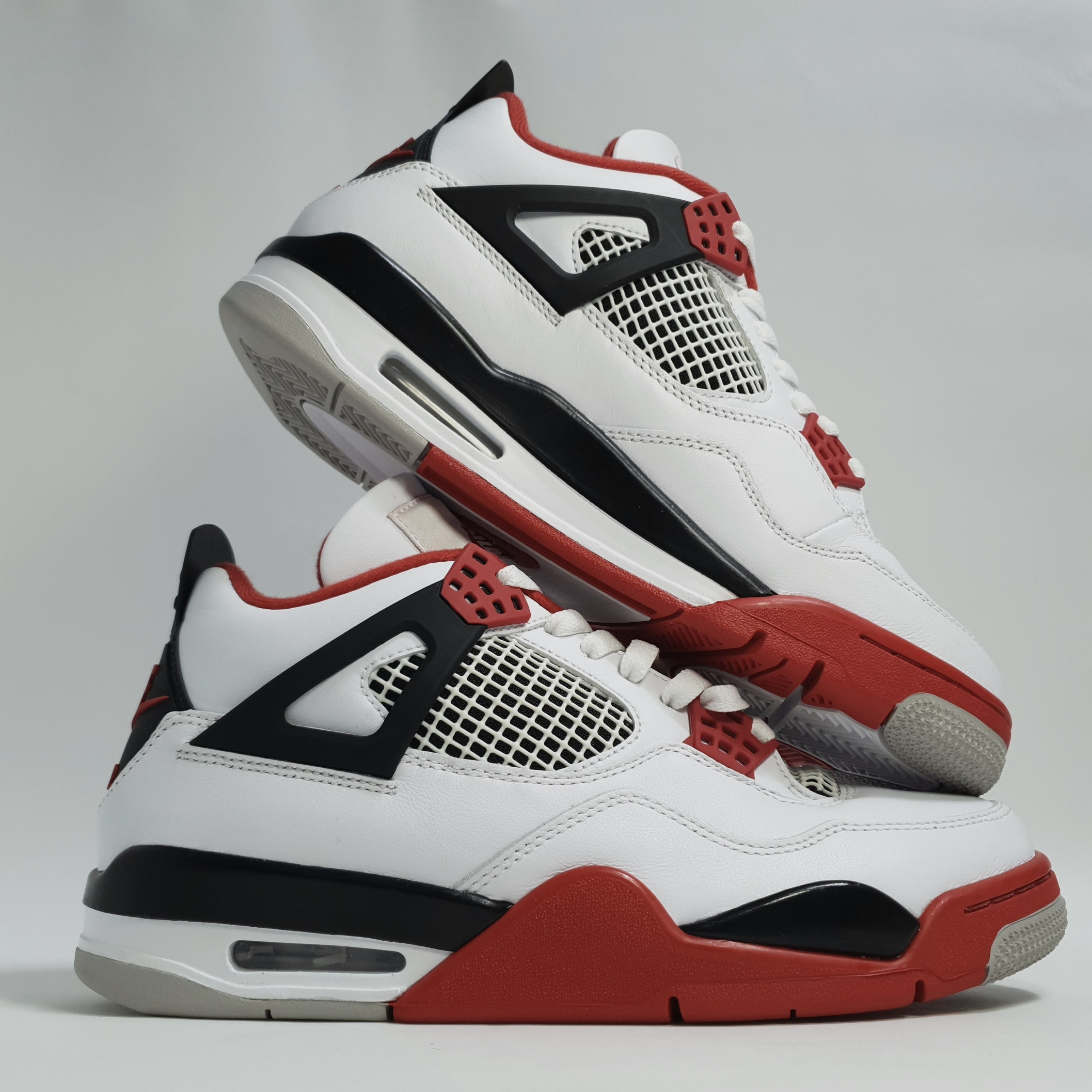 Jordan 4 Retro OG Fire Red 2020 착용 스타일 - 4