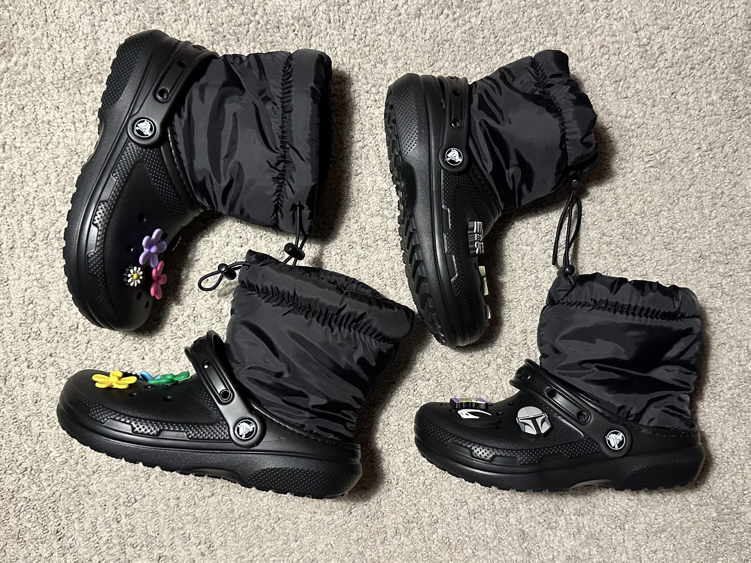 (Kids) Crocs Classic Lined Neo Puff Boot Black 착용 스타일 - 3