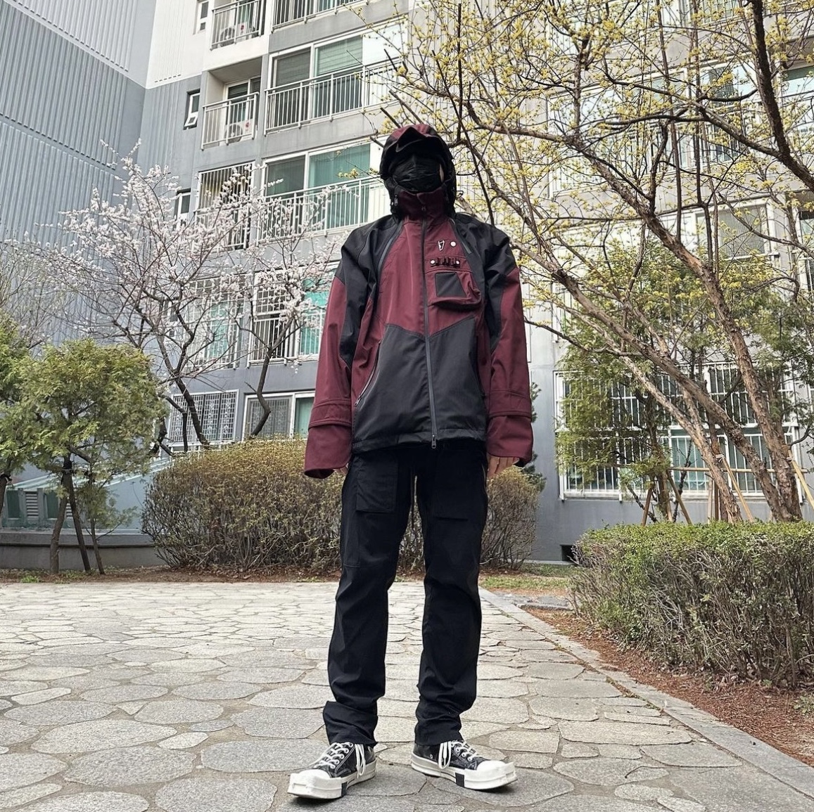Undermycar Kame Multi Zip Turtle Shell Parka Hot Rod - 22FW, Converse x Drkshdw Turbodrk Chuck 70 Hi Black Lacquered Denim 착용 스타일 - 1