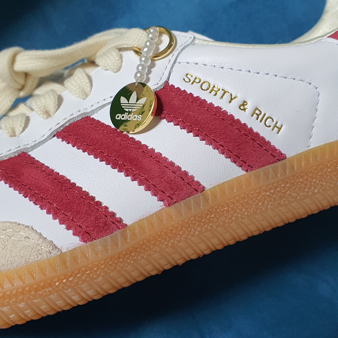 Adidas x Sporty & Rich Samba OG Cloud White Collegiate Burgundy 착용 스타일