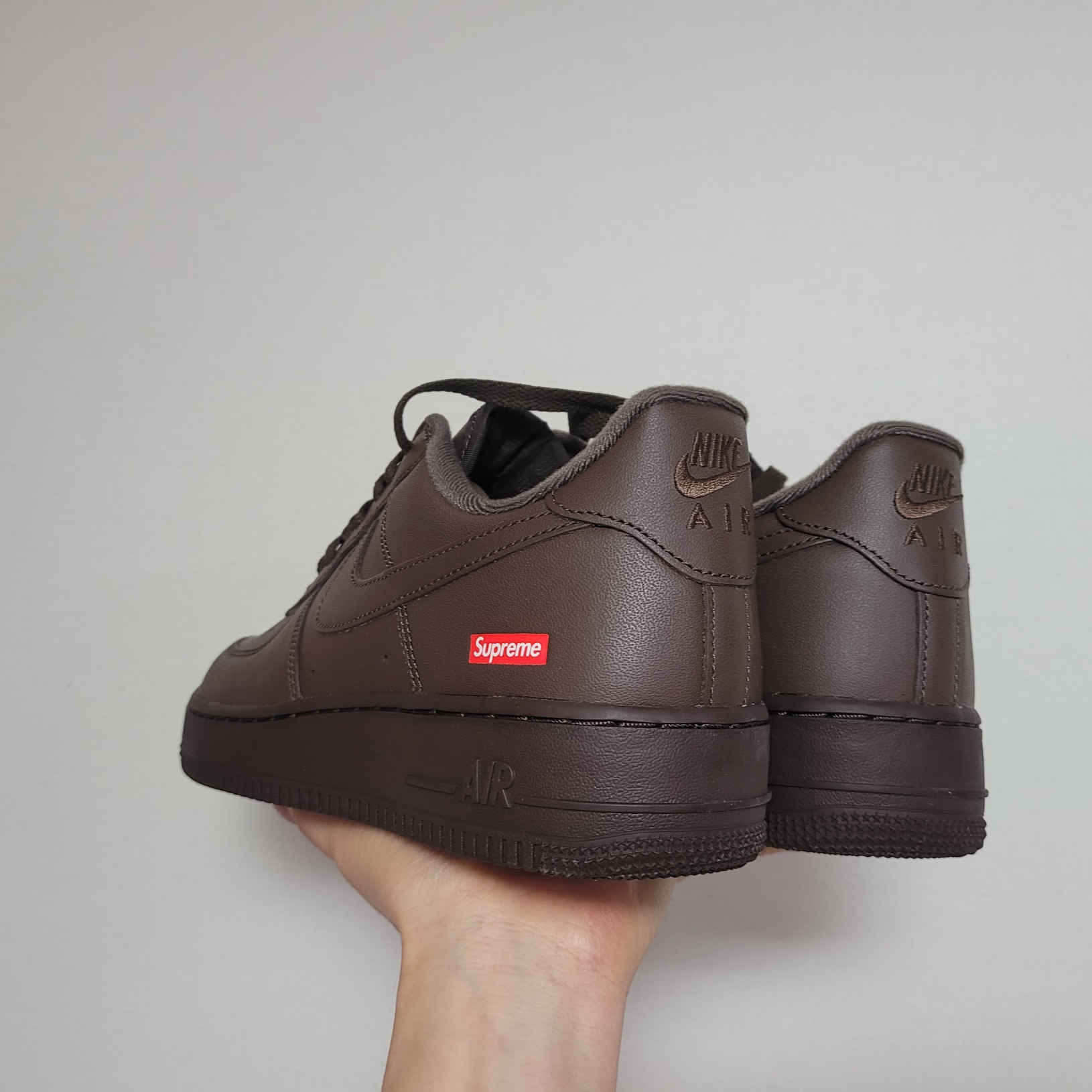 Nike x Supreme Air Force 1 Low Baroque Brown 착용 스타일 - 3