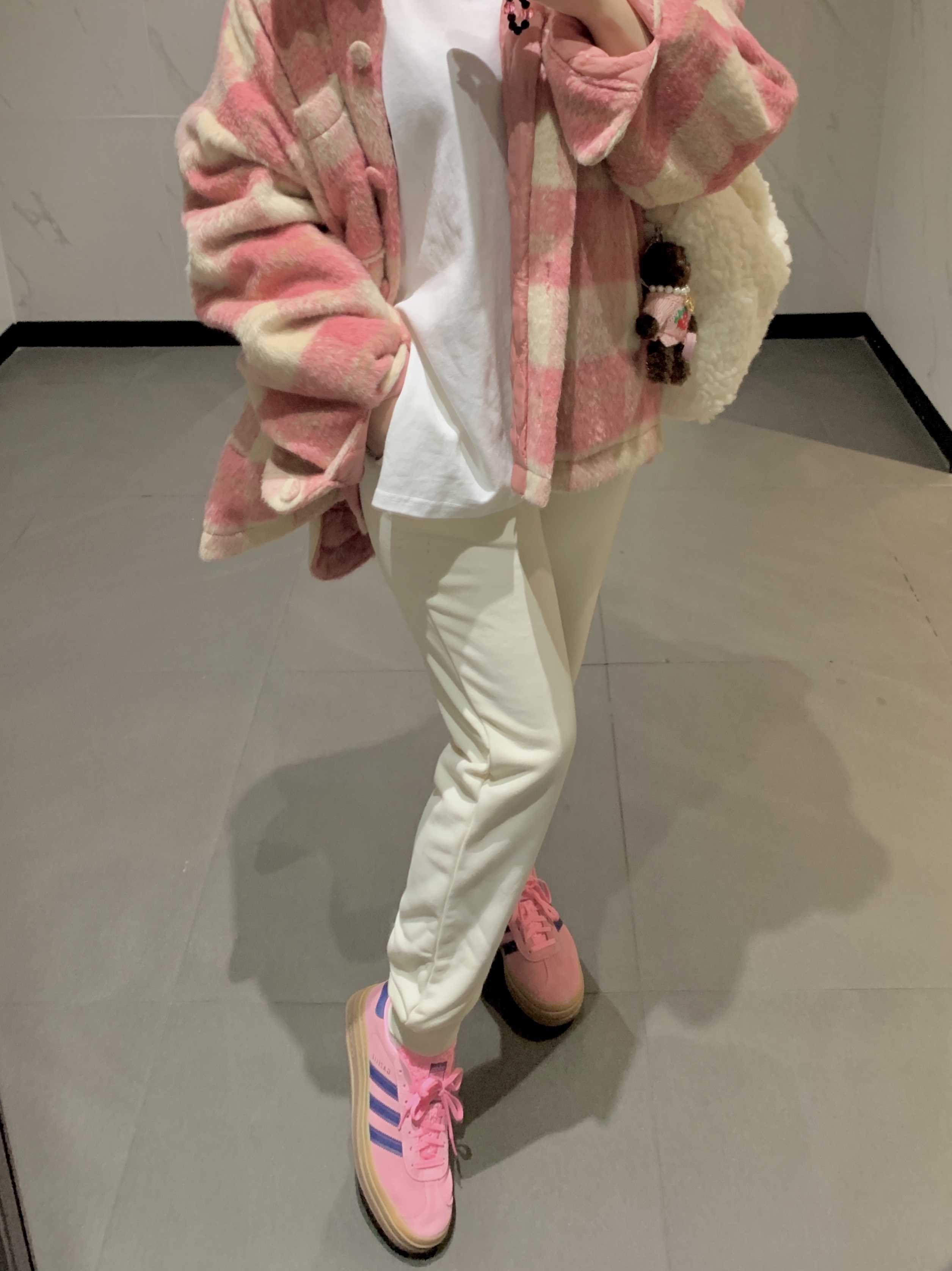 (W) Adidas Gazelle Bold Pink Glow Victory Blue 착용 스타일 - 2