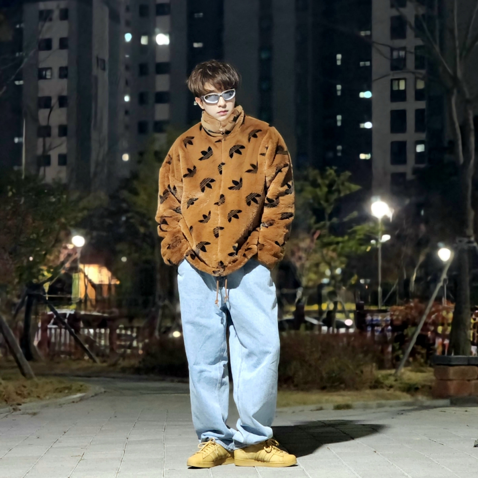 Adidas Superstar Golden Beige 착용 스타일 - 4