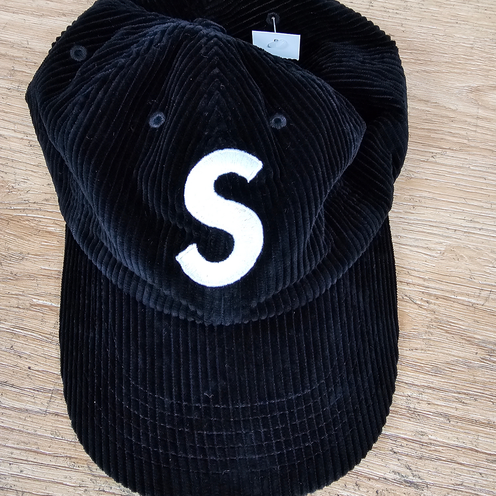 Supreme Corduroy S Logo 6-Panel Black - 23FW 착용 스타일