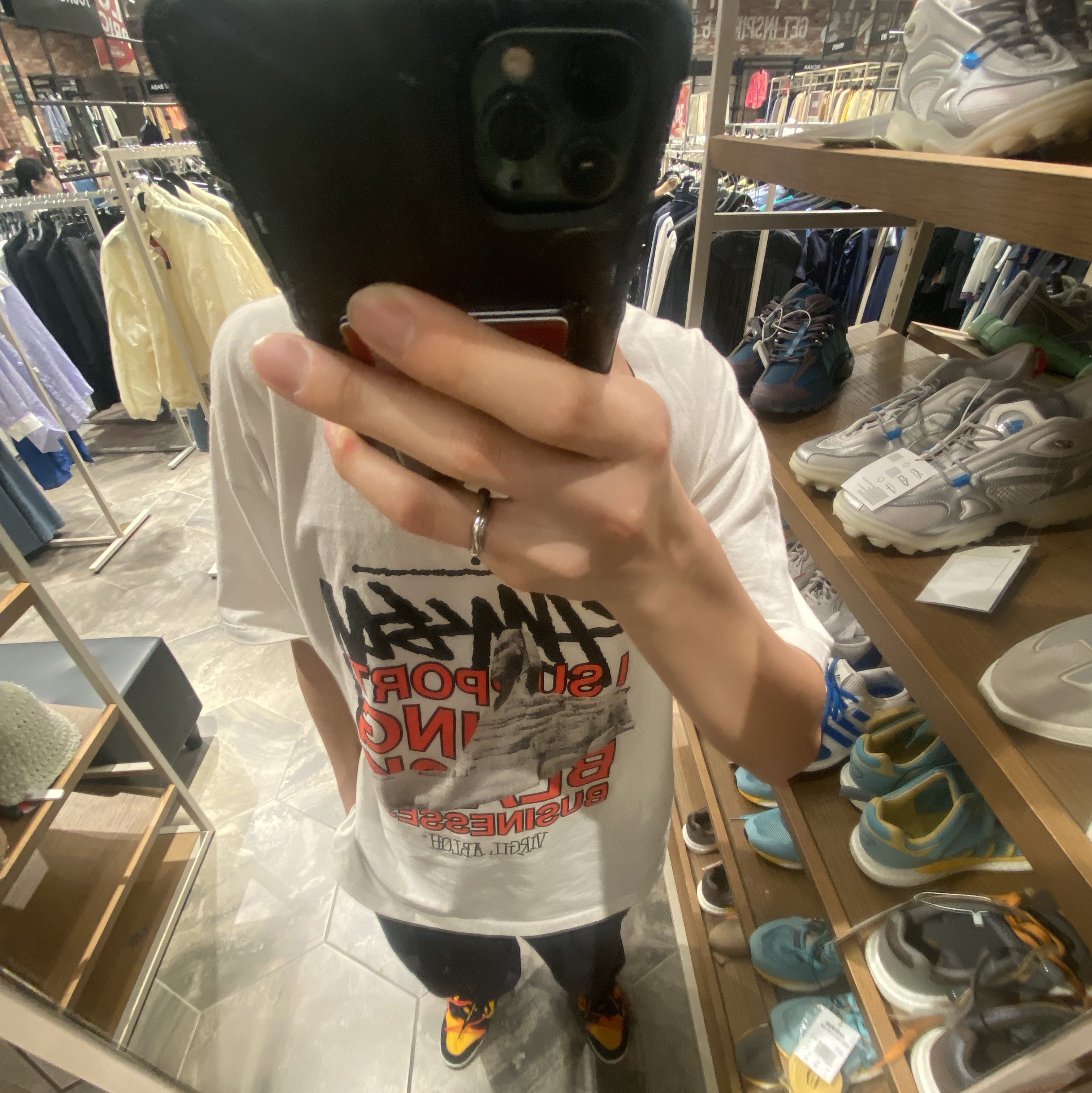 Stussy x Off-White 40 WT T-Shirt, Nike x Off-White Dunk Low University Gold Midnight Navy 착용 스타일 - 3