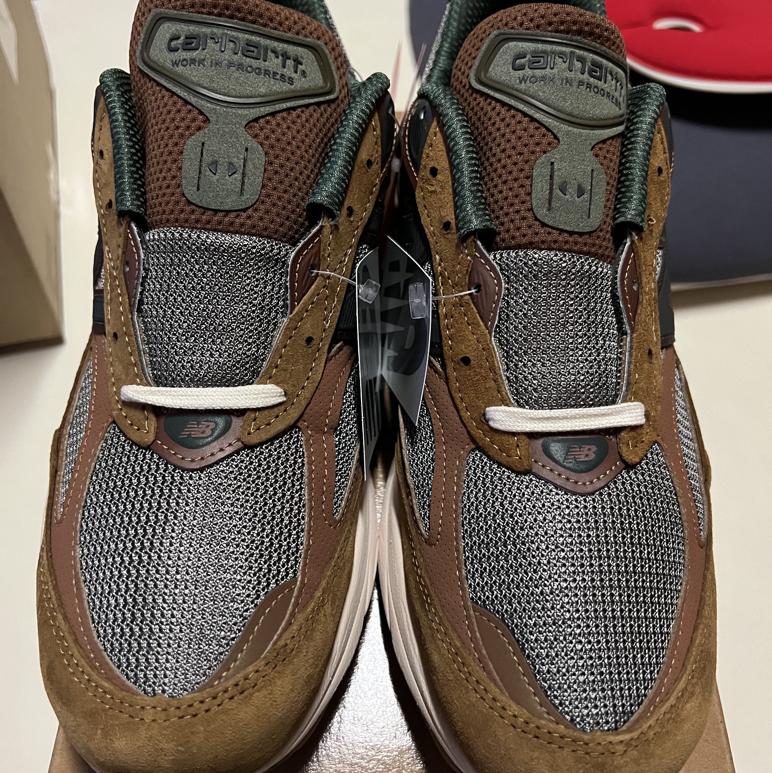 New Balance x Carhartt WIP 990v6 Made in USA Hamilton Brown Military Green 착용 스타일