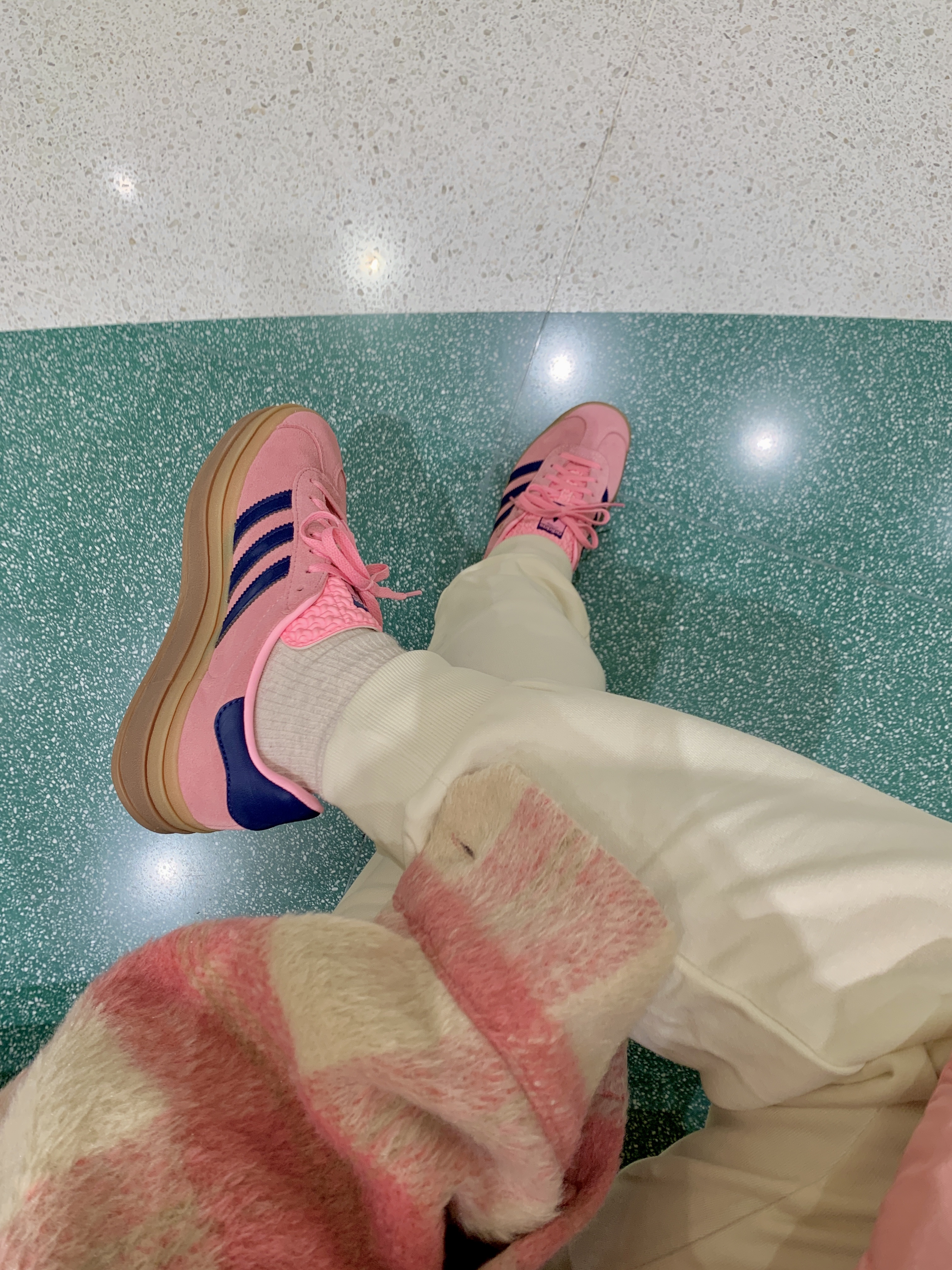 (W) Adidas Gazelle Bold Pink Glow Victory Blue 착용 스타일 - 3