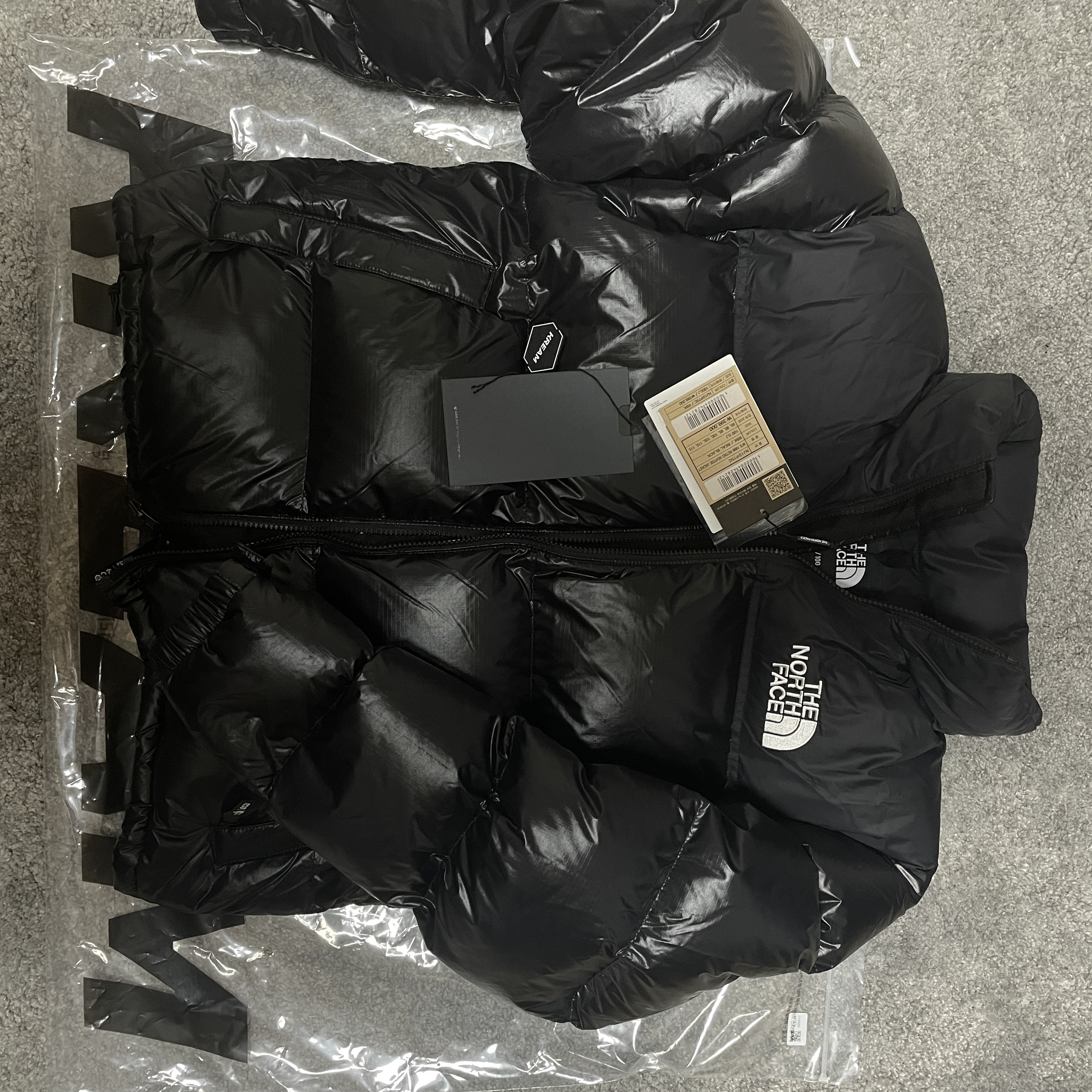 The North Face 1996 Eco Nuptse Jacket Real Black 착용 스타일