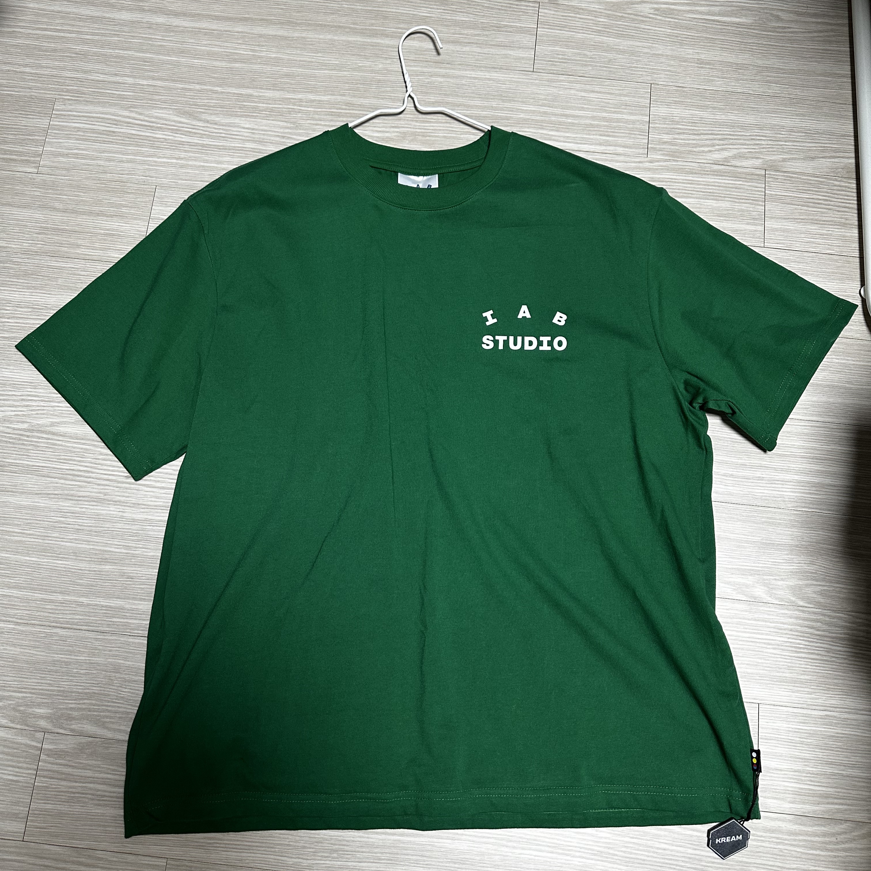 IAB Studio T-Shirt Green - 22FW 착용 스타일