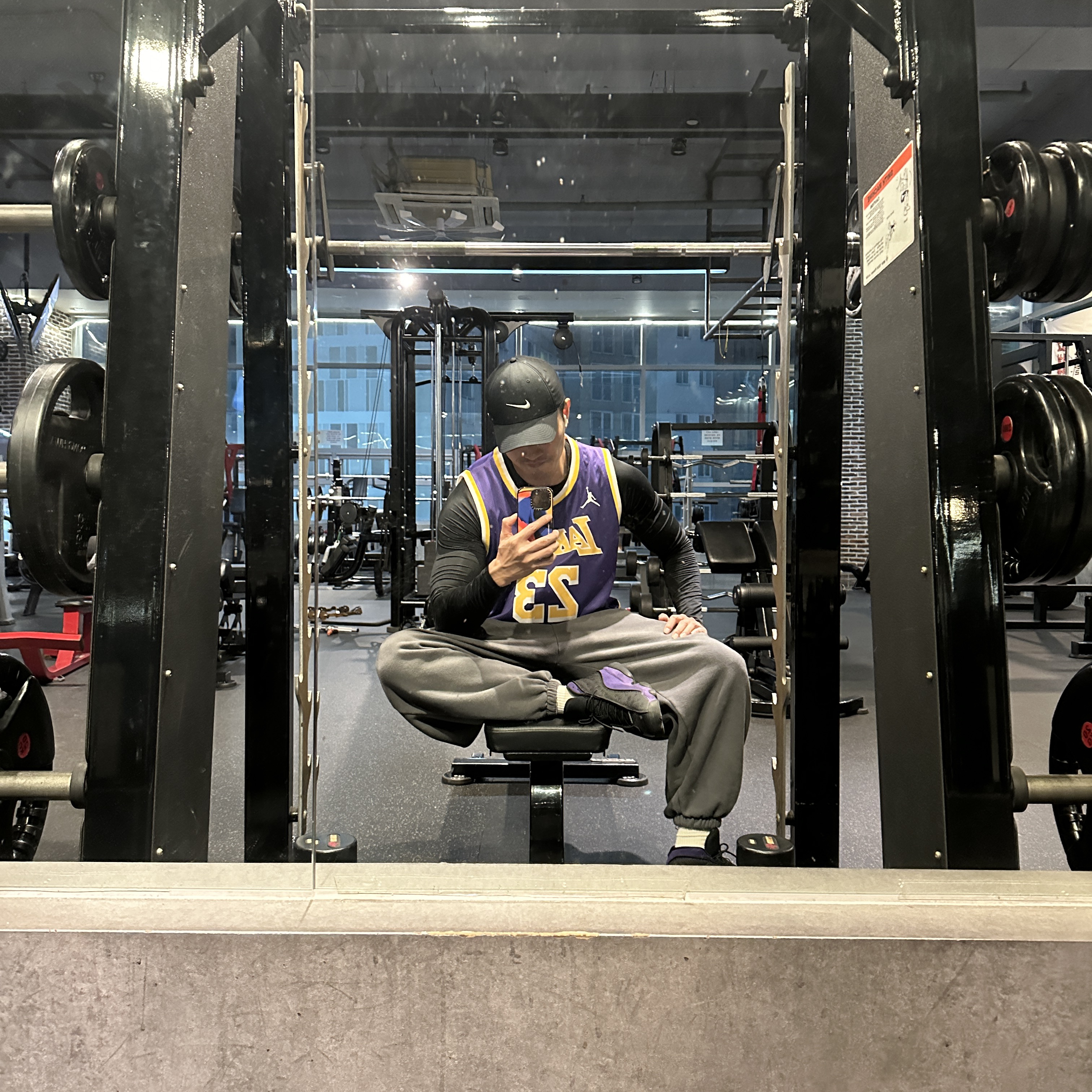 Jordan 13 Retro Court Purple, Jordan LeBron James LA Lakers Statement Edition NBA Swingman Jersey Field Purple 착용 스타일 - 1
