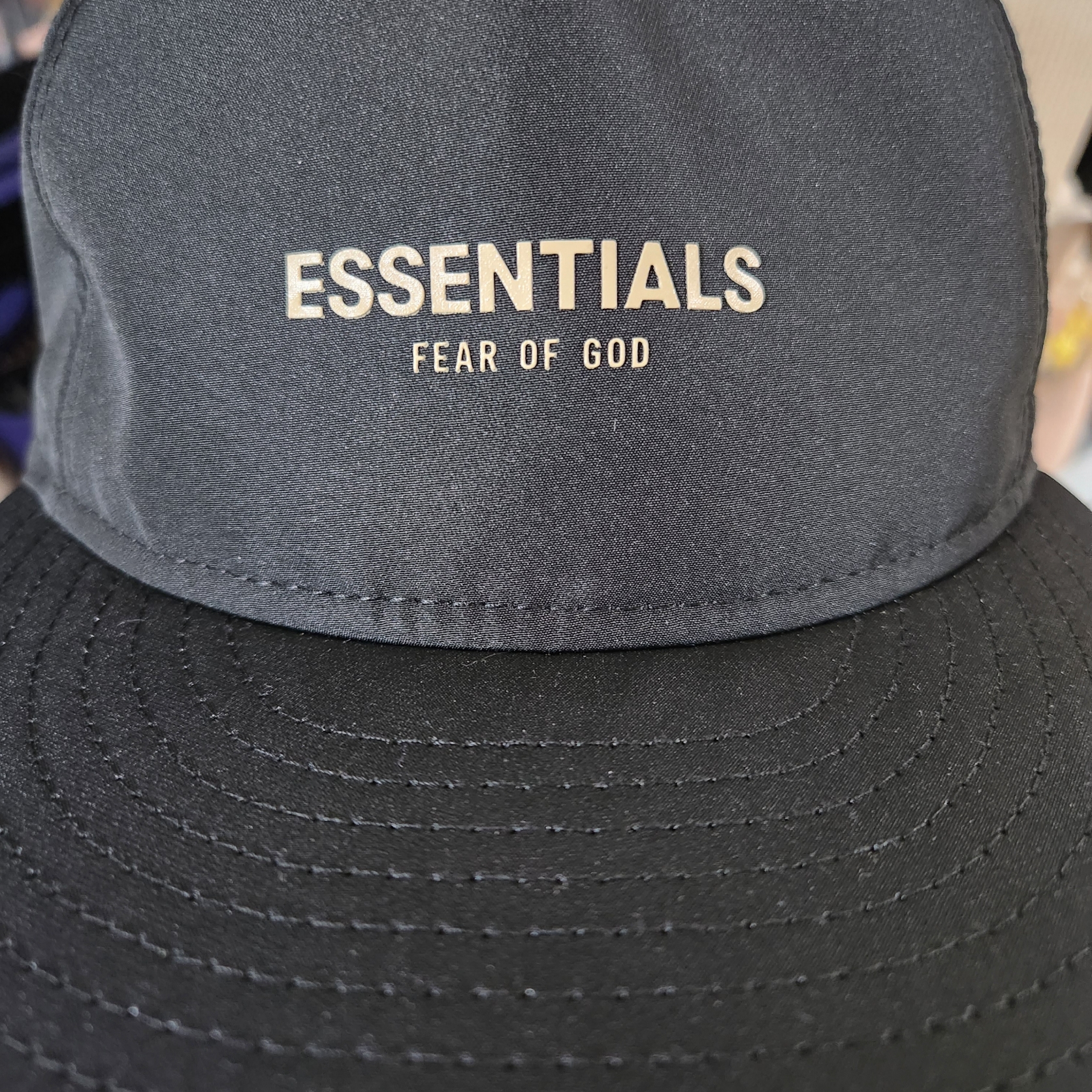 Essentials x New Era Retro Crown Strapback Black 착용 스타일