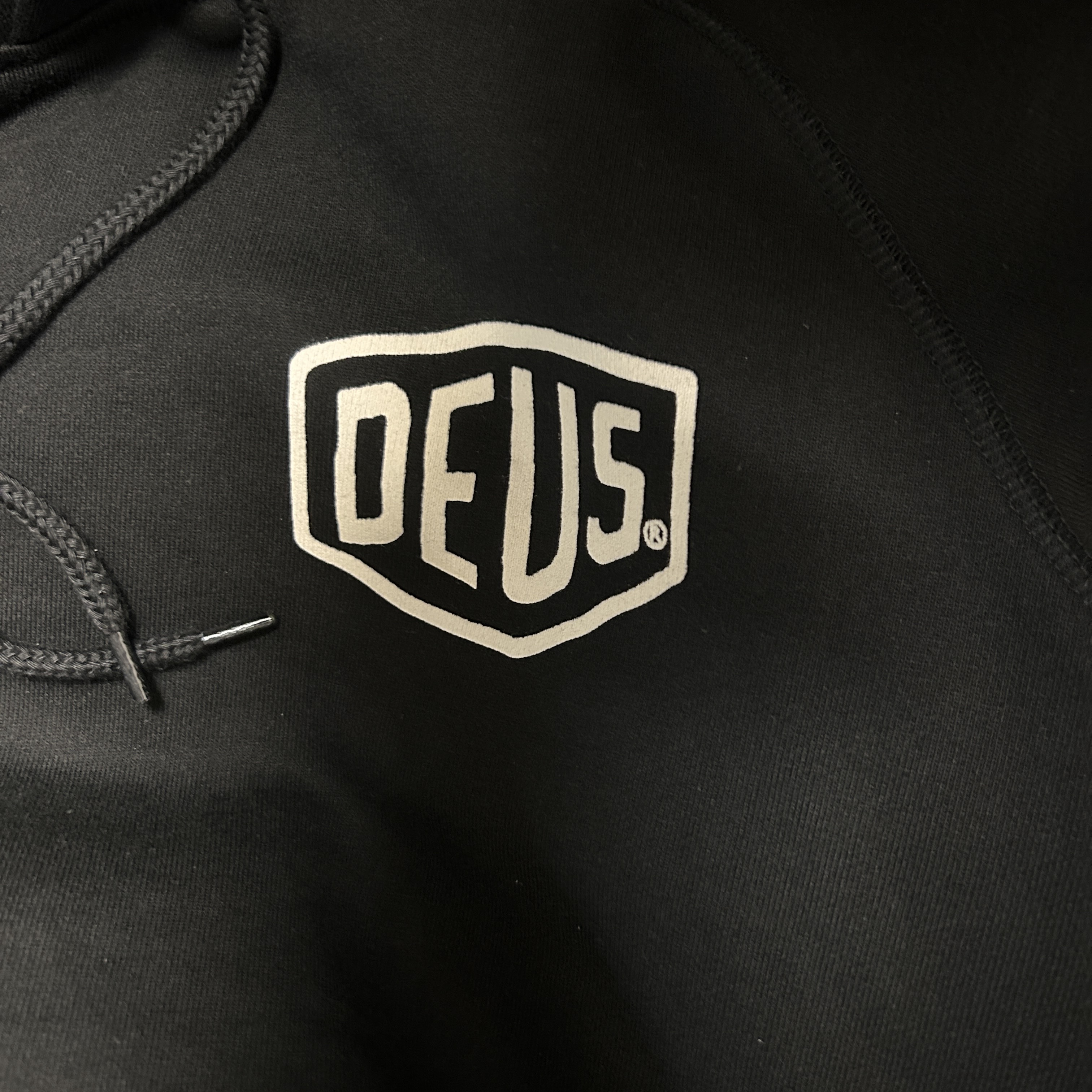 Deus Ex Machina Seoul Address Hoodie Black 착용 스타일 - 3