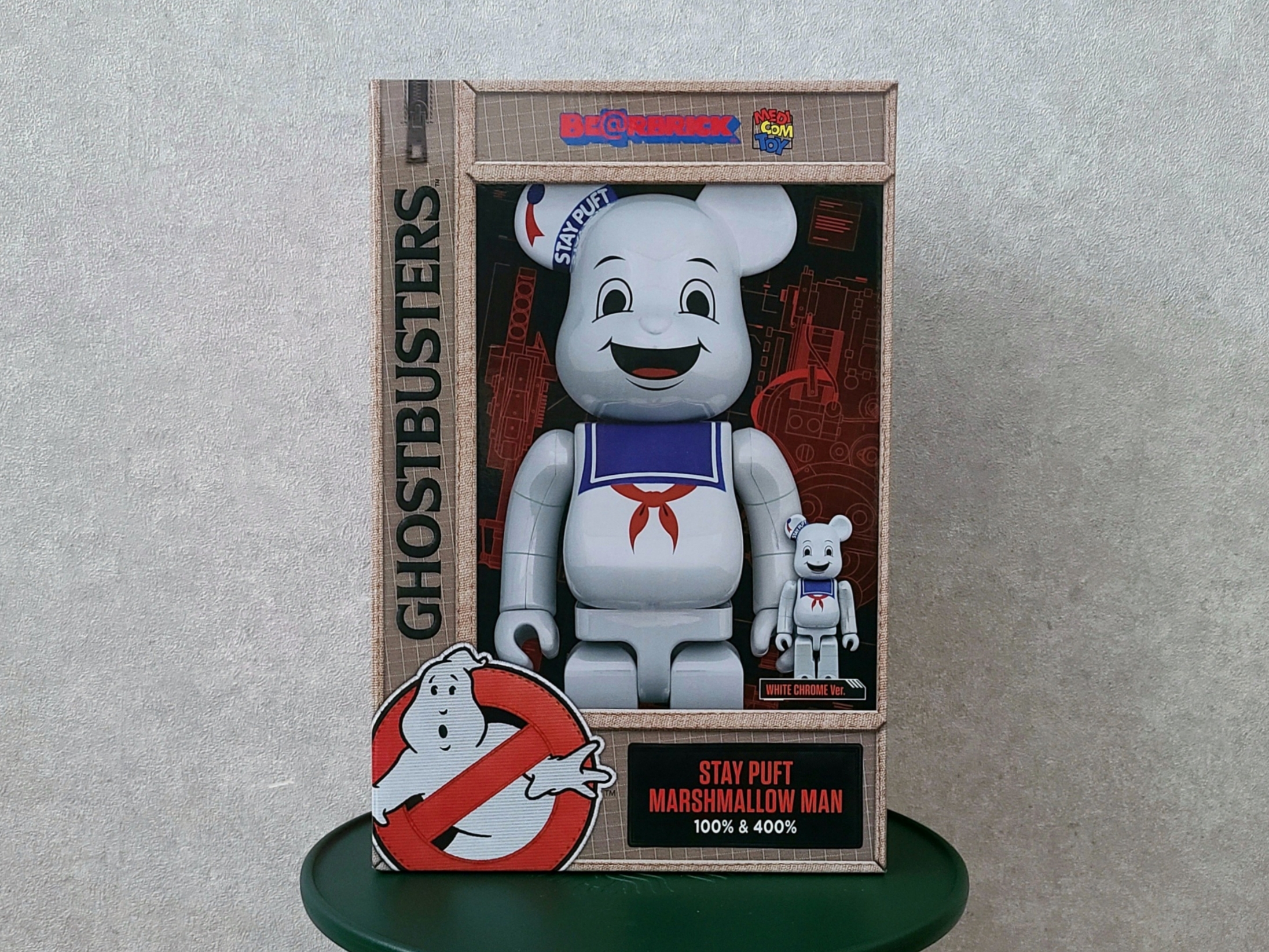 Starbucks x Helinox Side Table Green, Bearbrick Ghostbusters Raymond Stantz Egon Spengler 100% (Set of 2) 착용 스타일 - 2