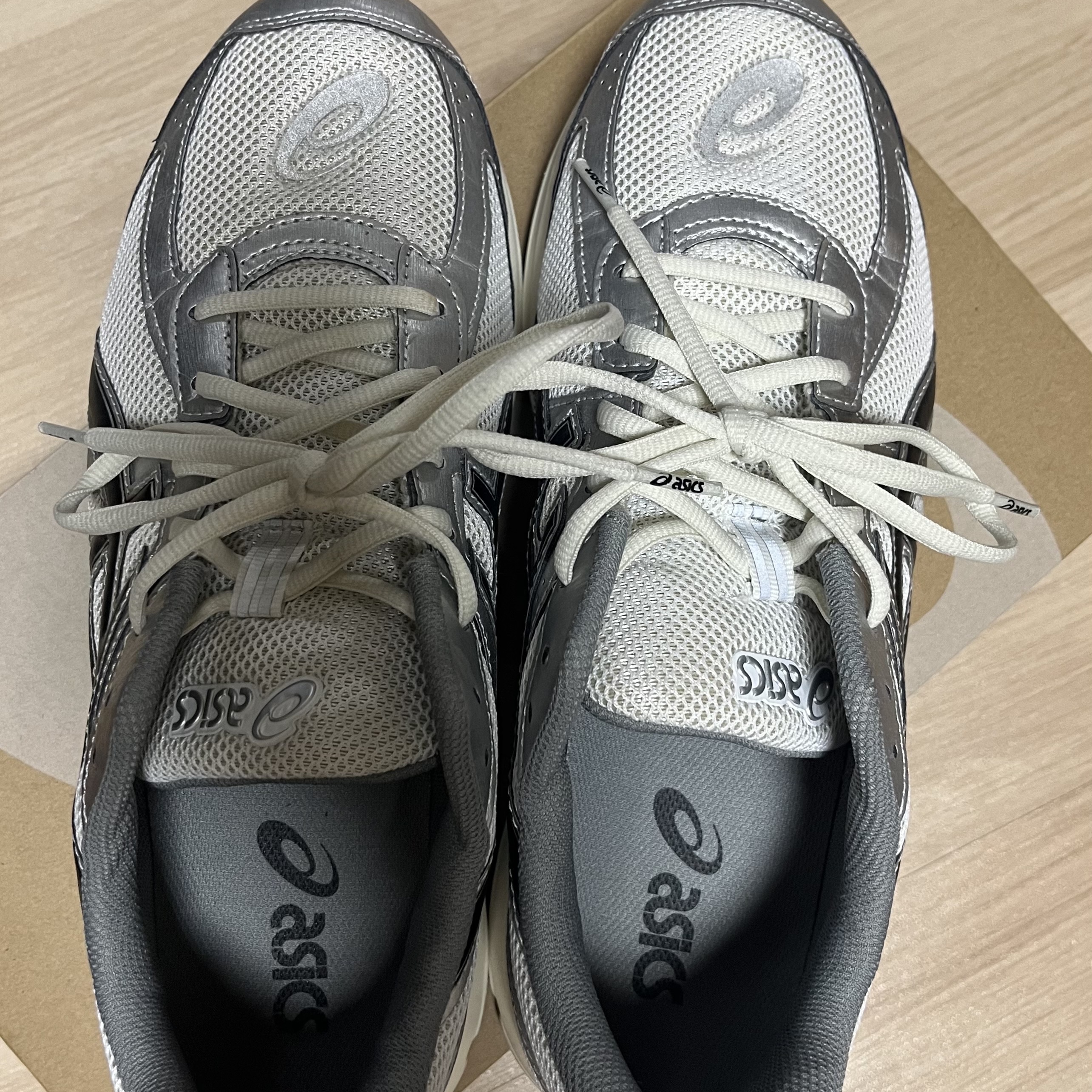 Asics Jog 100 S White Black - 2E Wide 착용 스타일