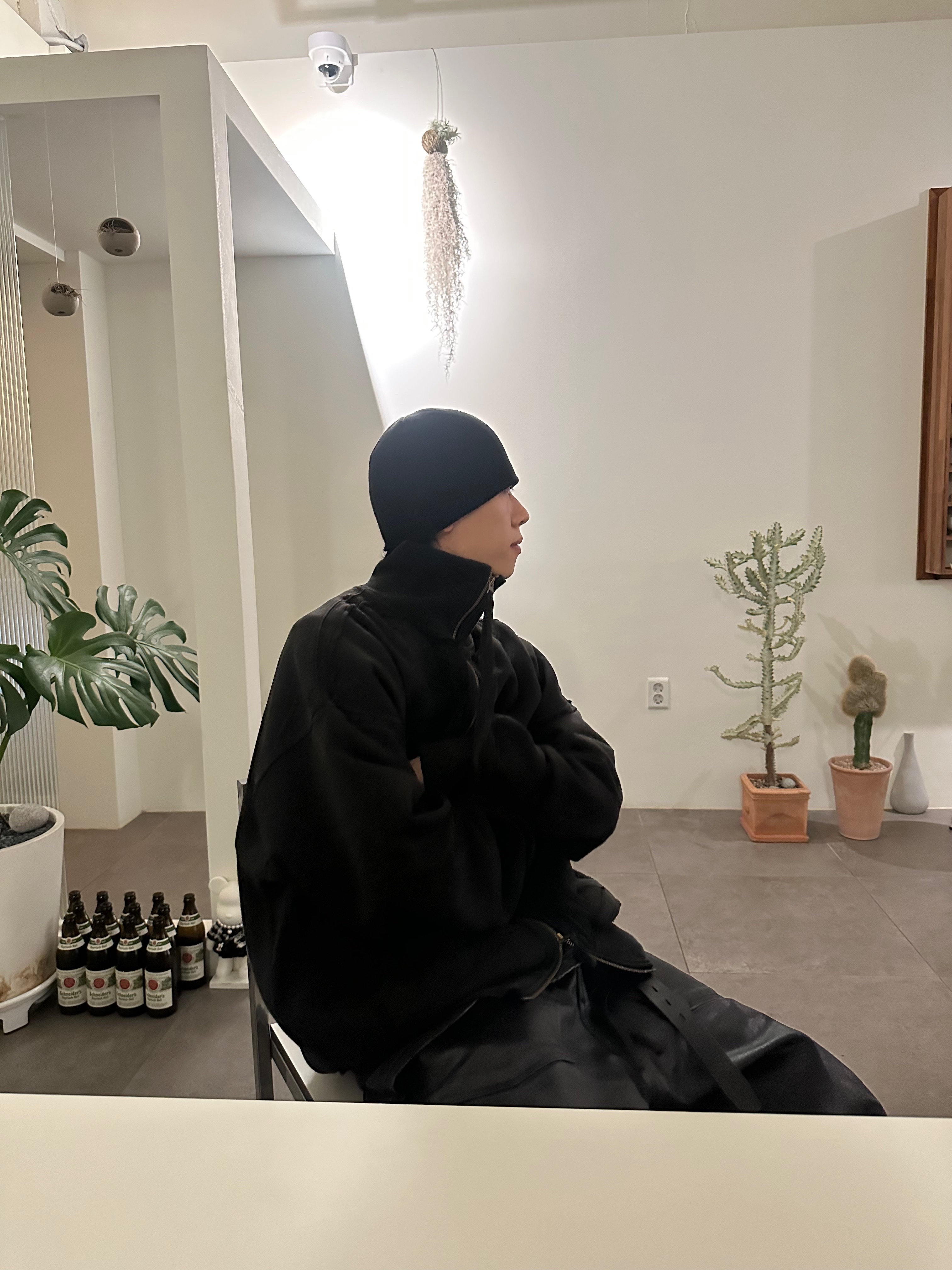 Undermycar Gubalok Vintage Washed All Leather Hood Bomber Dark Earth - 23FW, Project G/R Coated Backward Denim Pants Black 착용 스타일 - 4