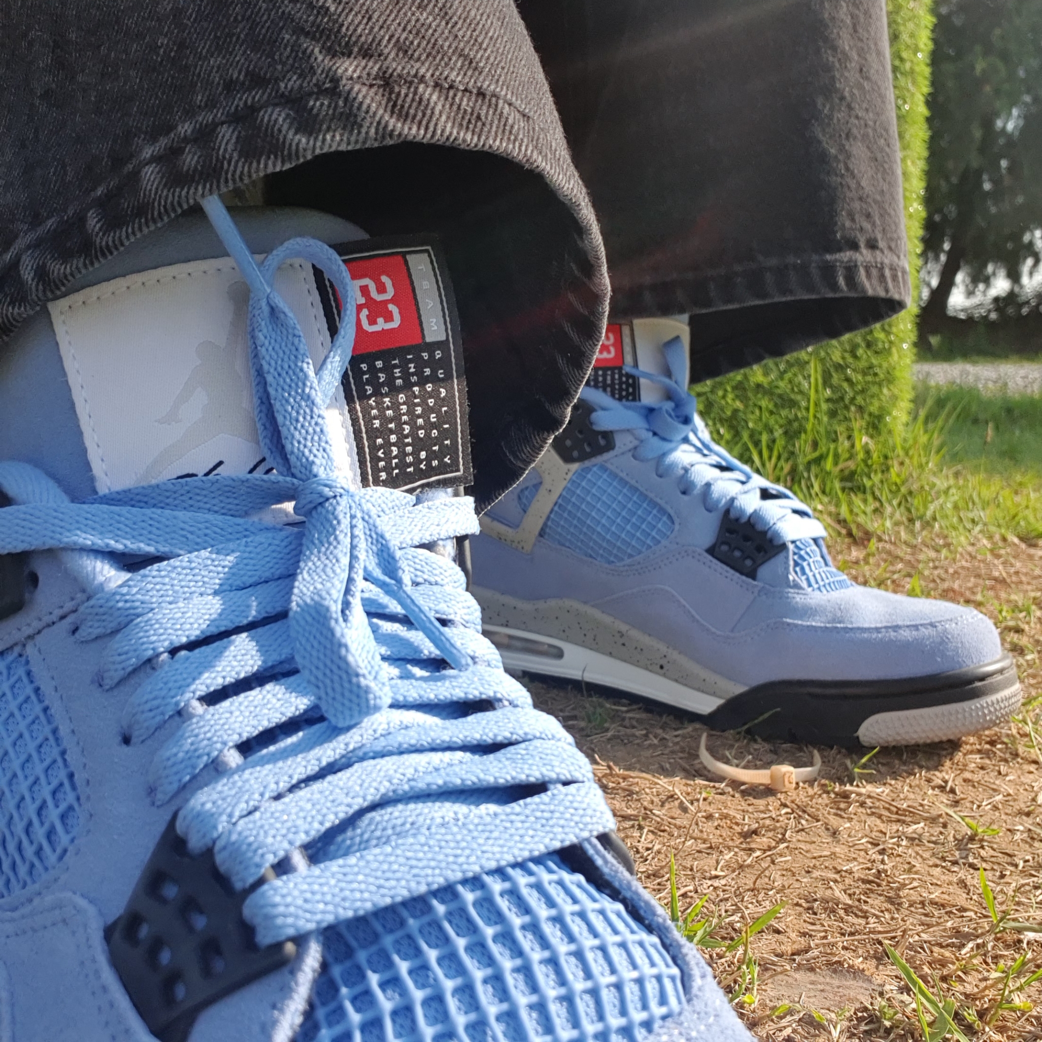 Jordan 4 Retro University Blue 착용 스타일 - 3