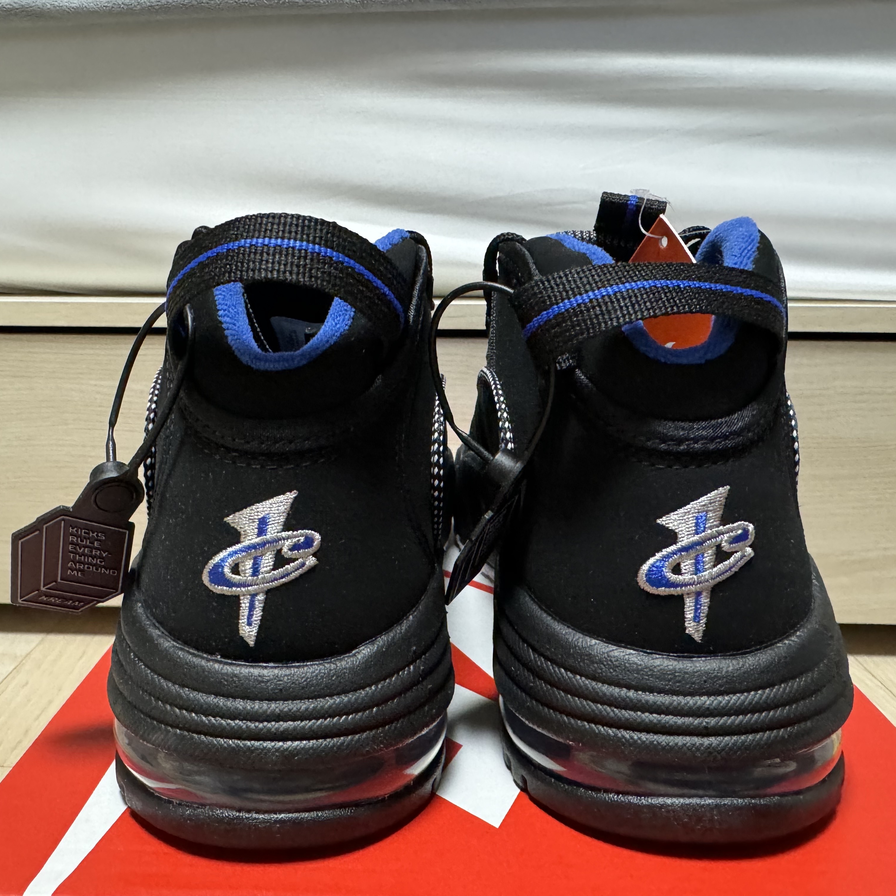 Nike Air Max Penny Varsity Royal and Black 착용 스타일 - 2