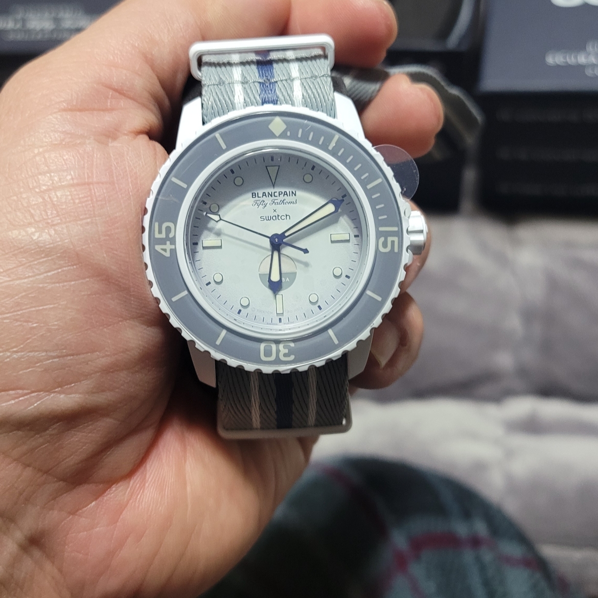 Swatch x Blancpain Bioceramic Antarctic Ocean 착용 스타일 - 1