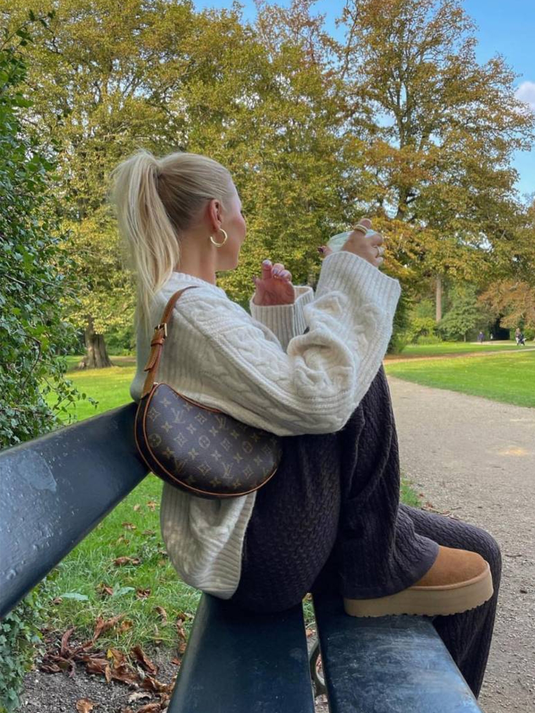 (W) Isabel Marant Thomas Mohair Cable Sweater Beige - 22FW, Celine Ava Bag in Triomphe Canvas and Calfskin Tan 착용 스타일 - 5