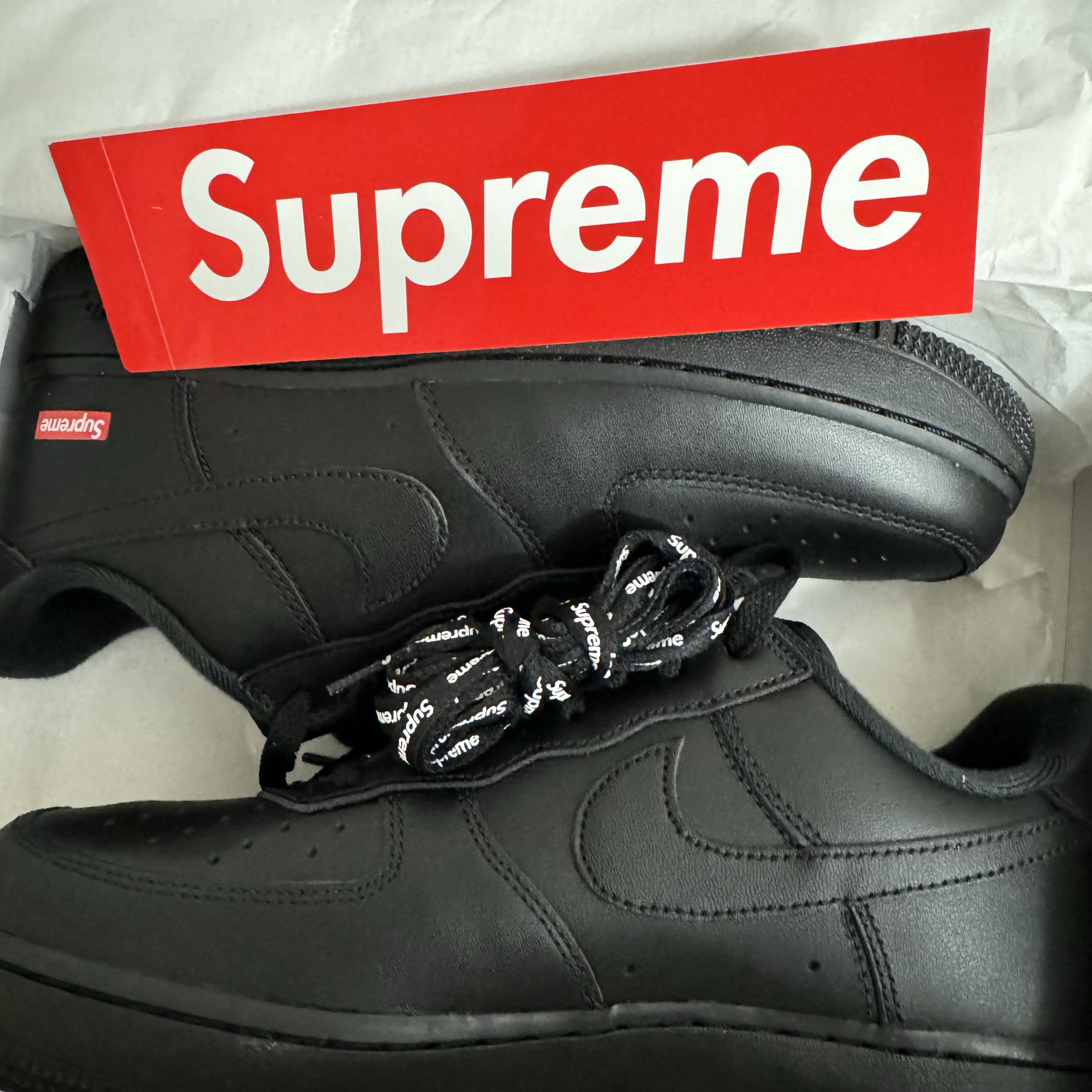 Nike x Supreme Air Force 1 Low Black 착용 스타일