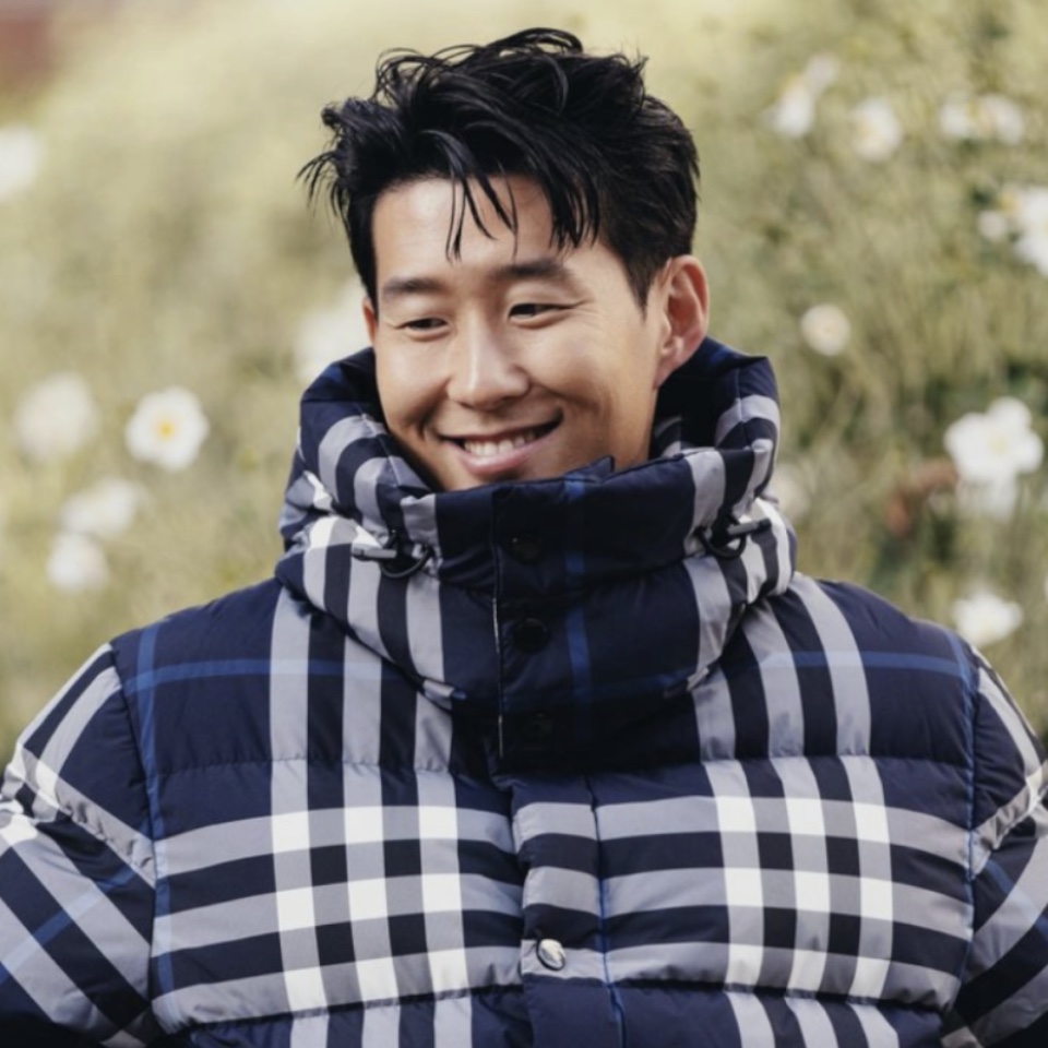 Burberry Check Hooded Puffer Jacket White Dark Charcoal Blue 착용 스타일 - 1