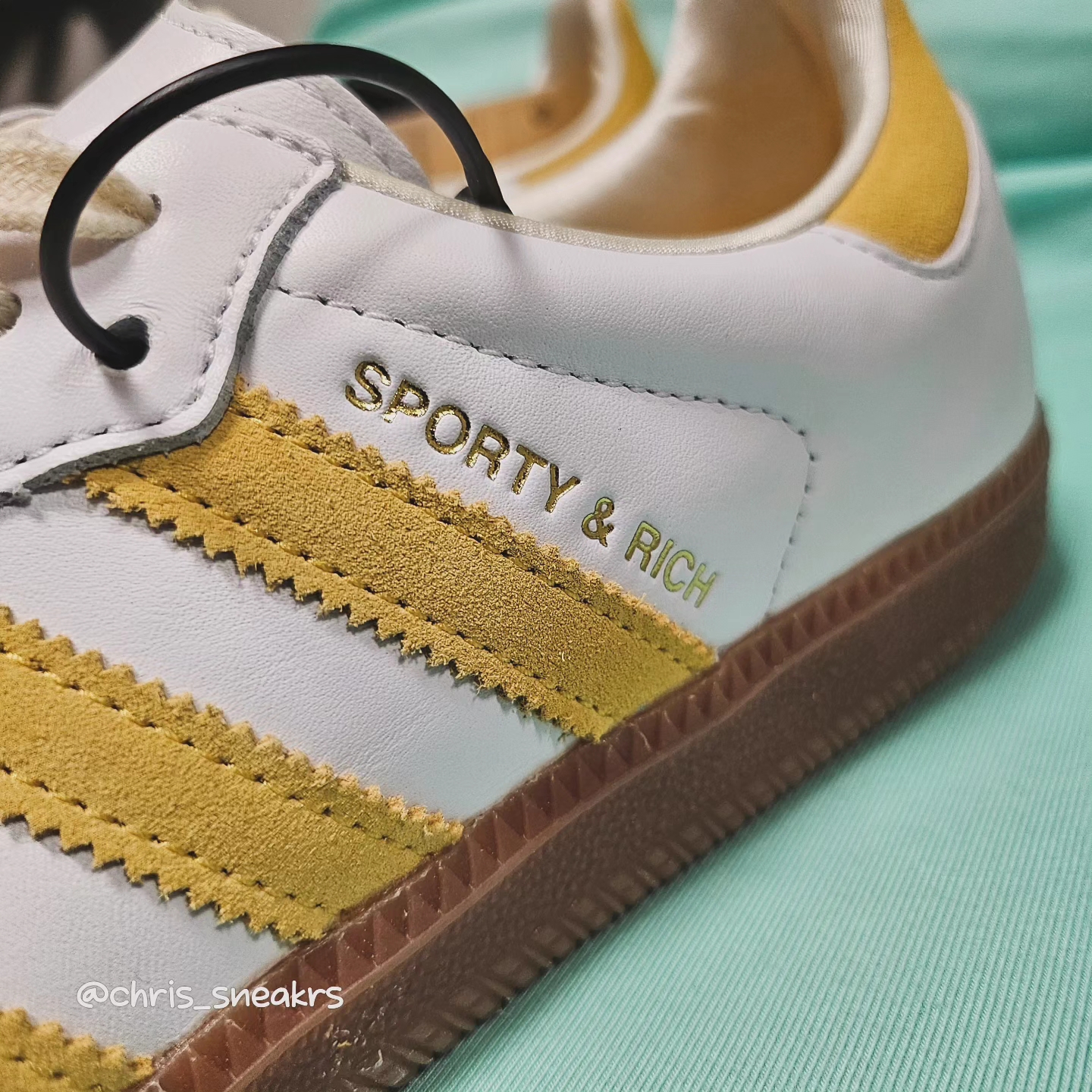 Adidas x Sporty & Rich Samba OG Cloud White Bold Gold 착용 스타일 - 3