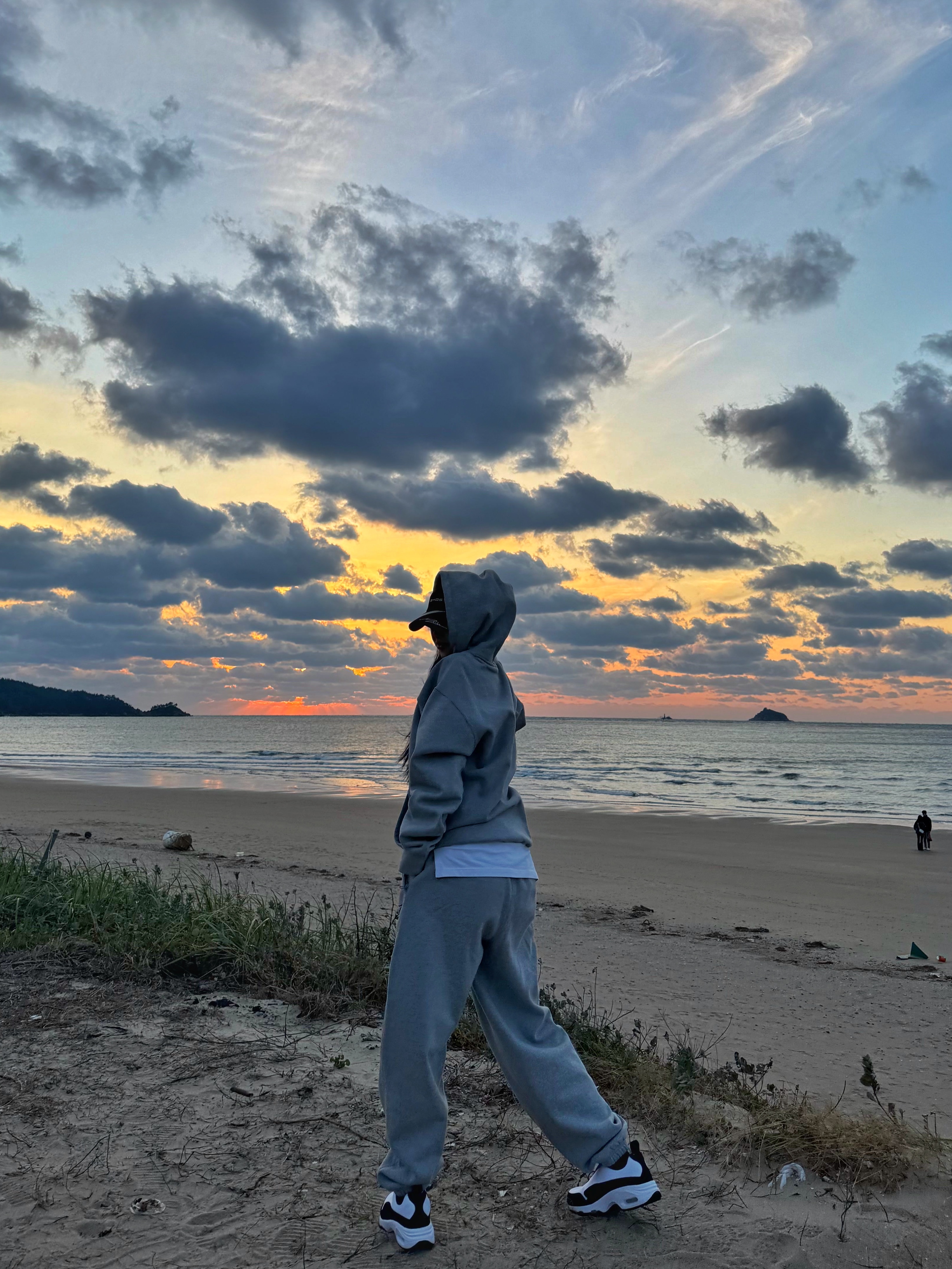 Nike x Comme des Garcons Homme Plus Air Max Sunder SP White Black, Nike x Stussy NRG RA Pullover Hoodie Dark Grey Heather (DJ9488-063) 착용 스타일 - 4