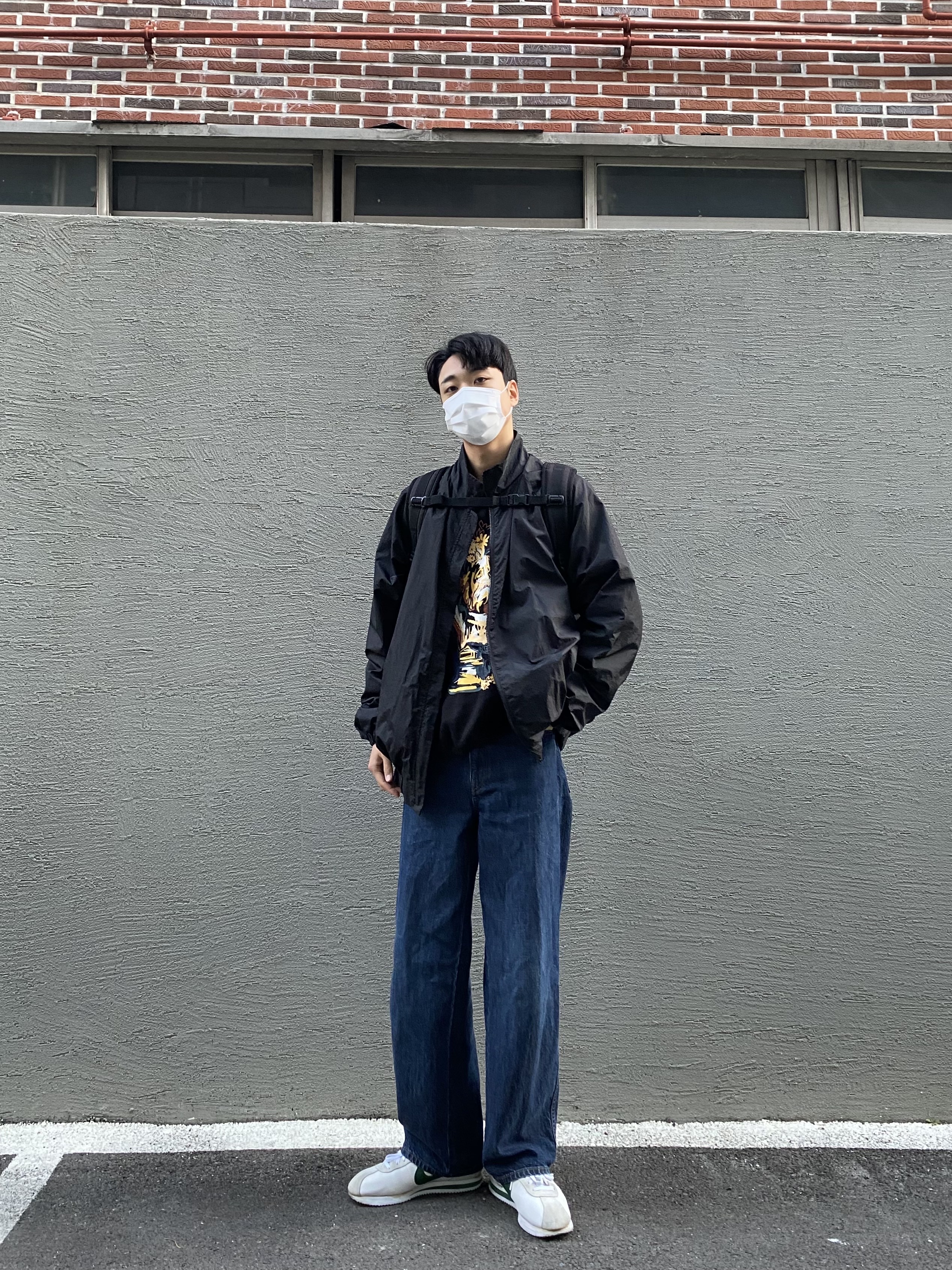 Nike x Stranger Things Classic Cortez Hawkins High School 착용 스타일