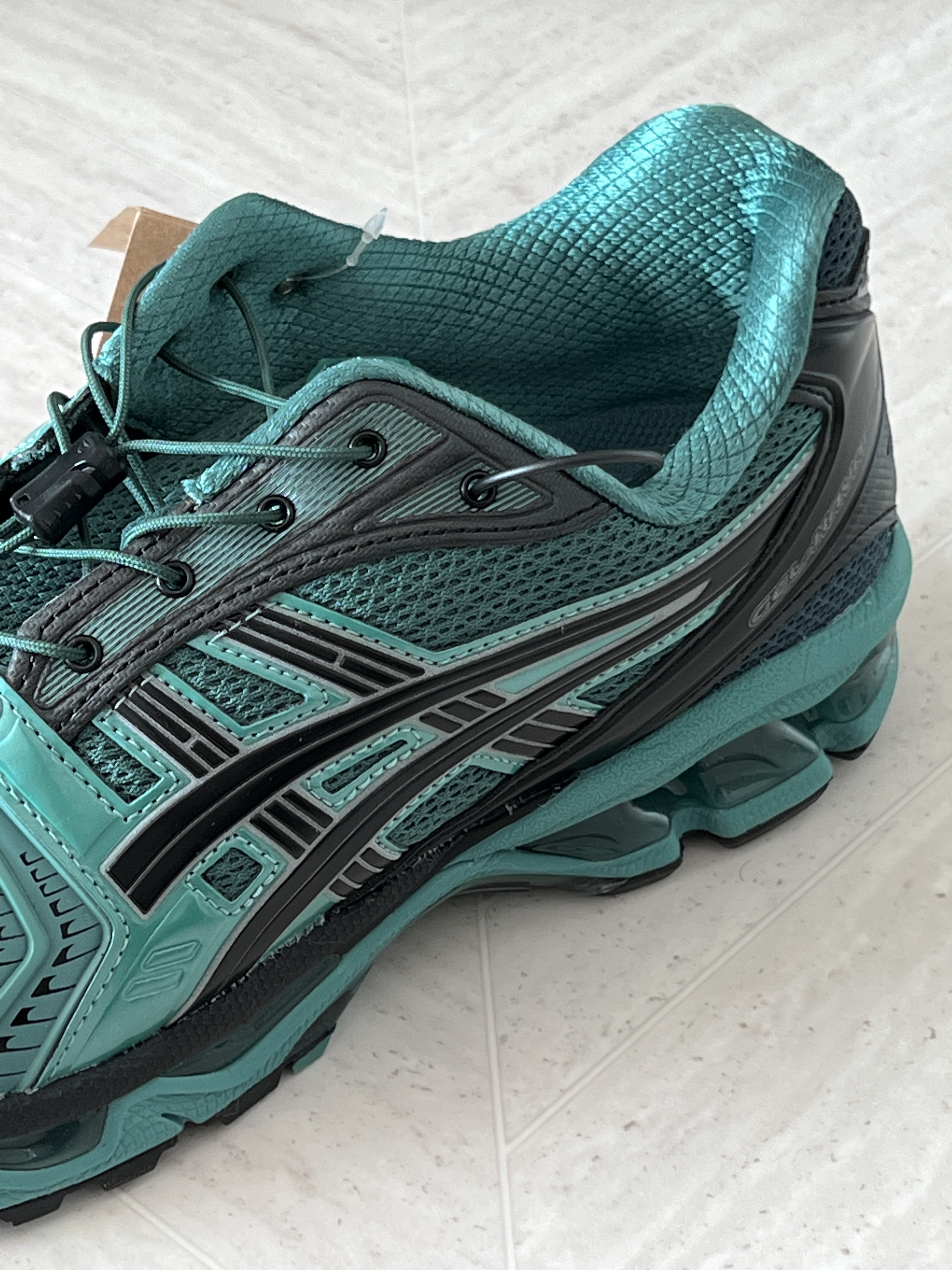 Asics x Unaffected Gel-Kayano 14 Uranus Green 착용 스타일 - 2