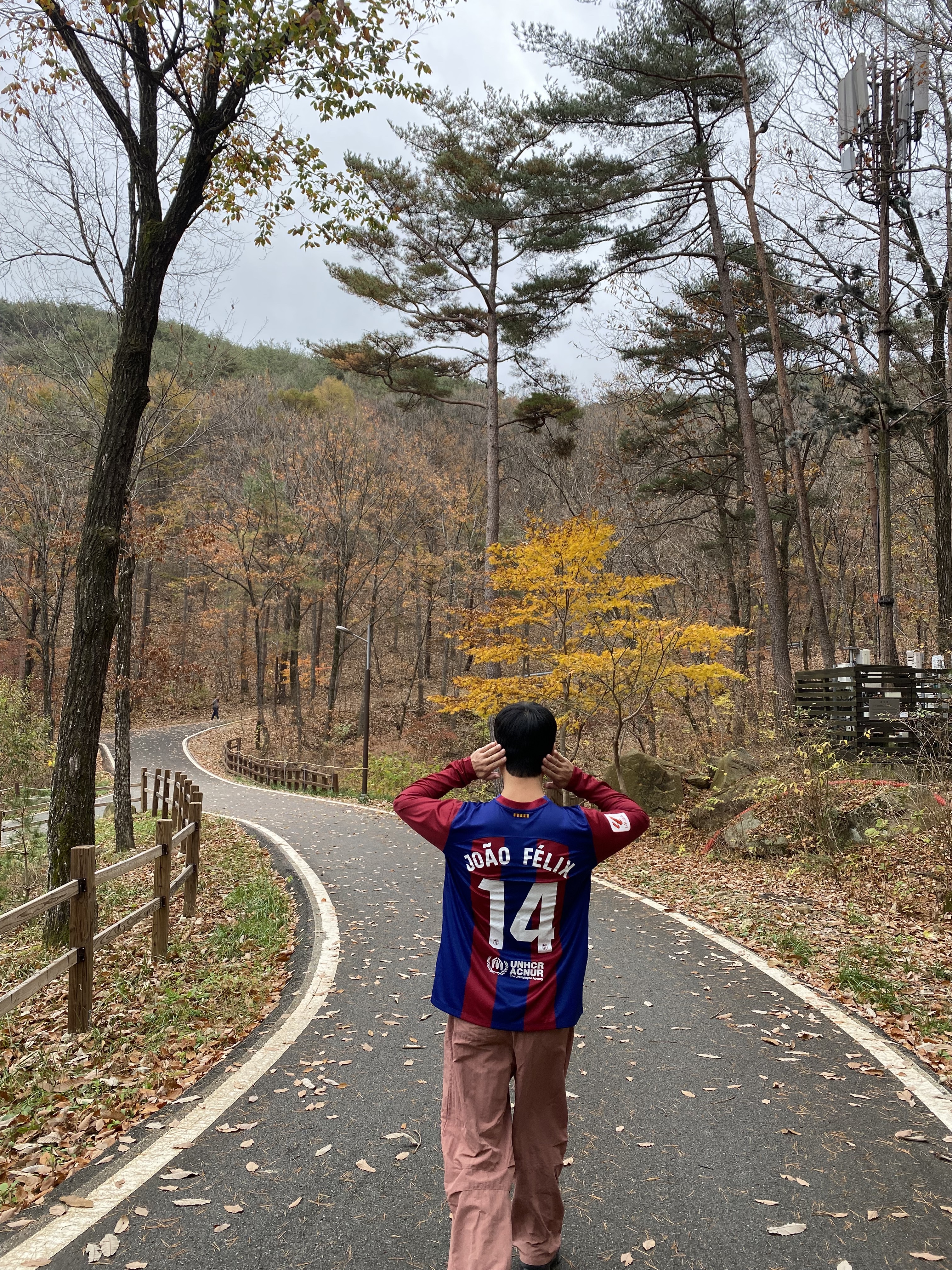 New Balance x JJJJound 990v4 Navy, Nike FC Barcelona 2023/24 Dri-Fit ADV Match Home Jersey Deep Royal Blue Noble Red (Non Marking Ver.) 착용 스타일 - 2