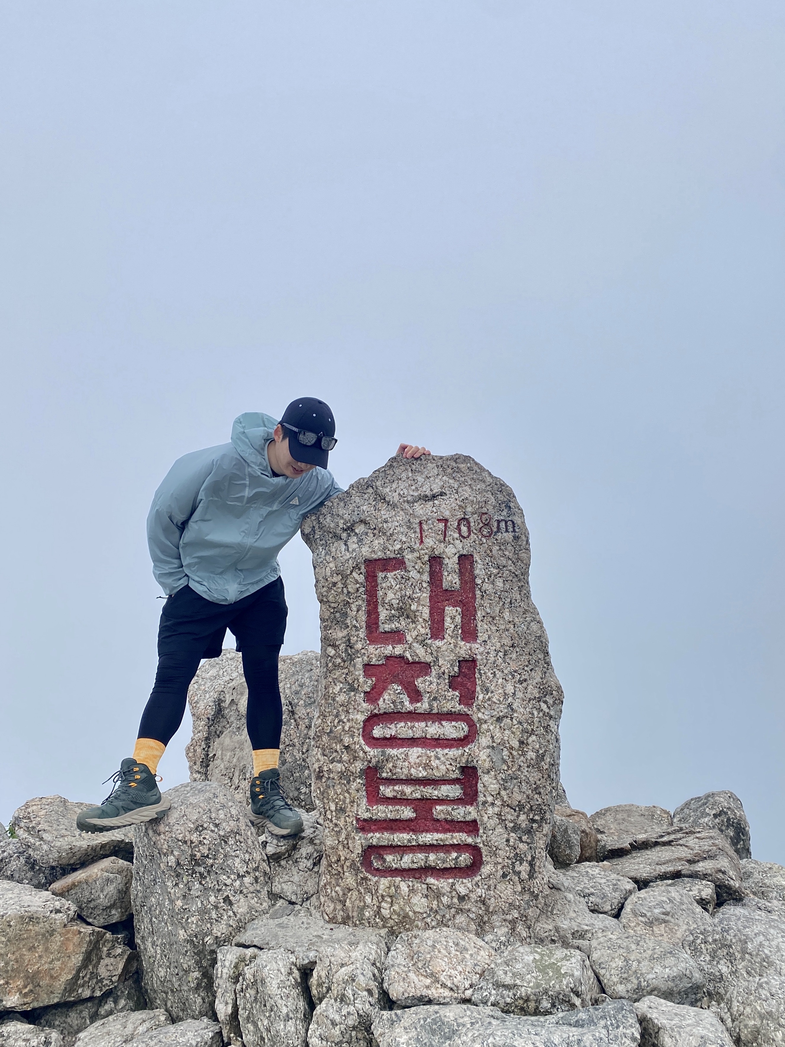 Nike ACG Cinder Cone Windproof Jacket Dusty Sage - Asia, Nike Dri-Fit ACG Goat Rocks Long Sleeve T-Shirt Black - US/EU 착용 스타일 - 3