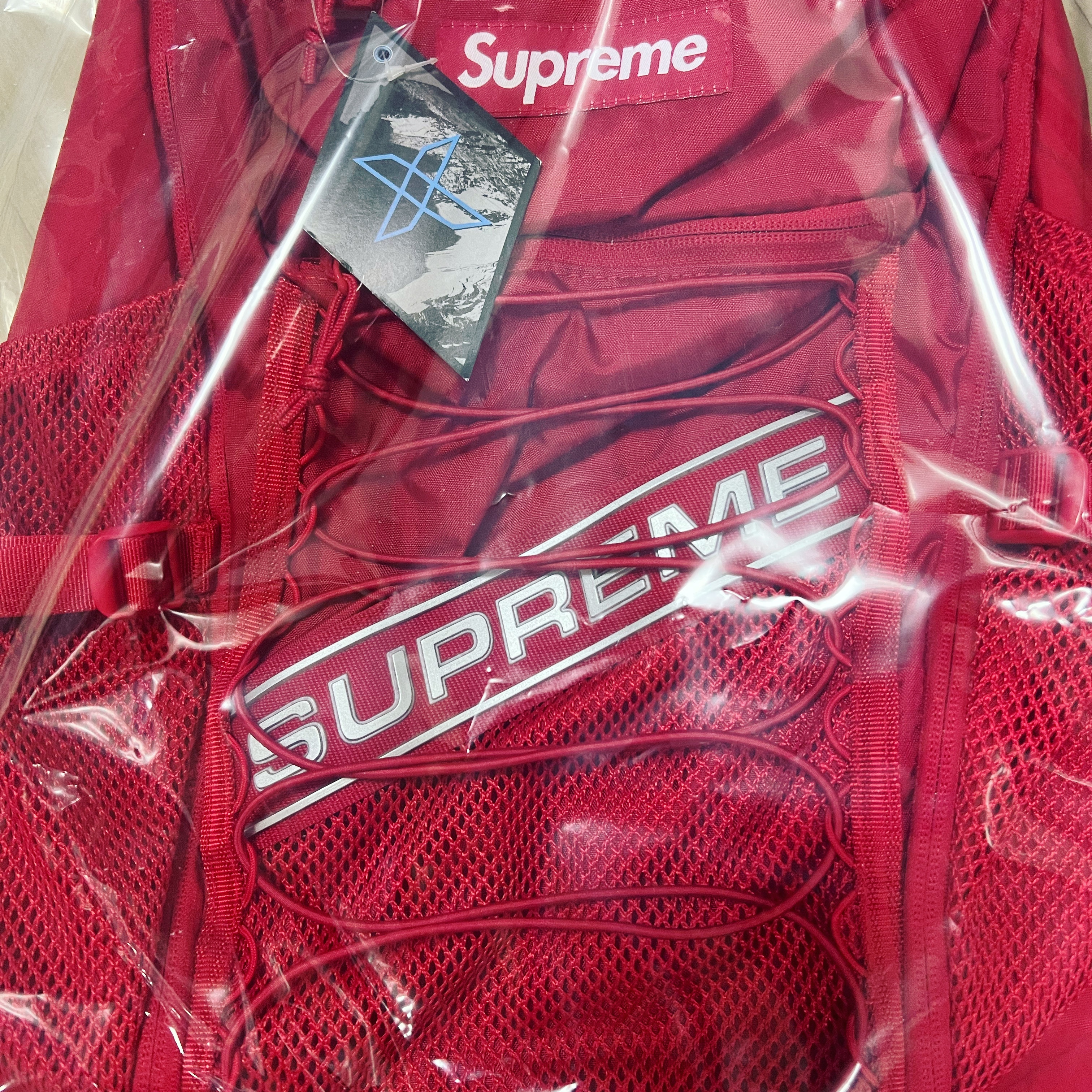 Supreme Backpack Red - 23FW 착용 스타일