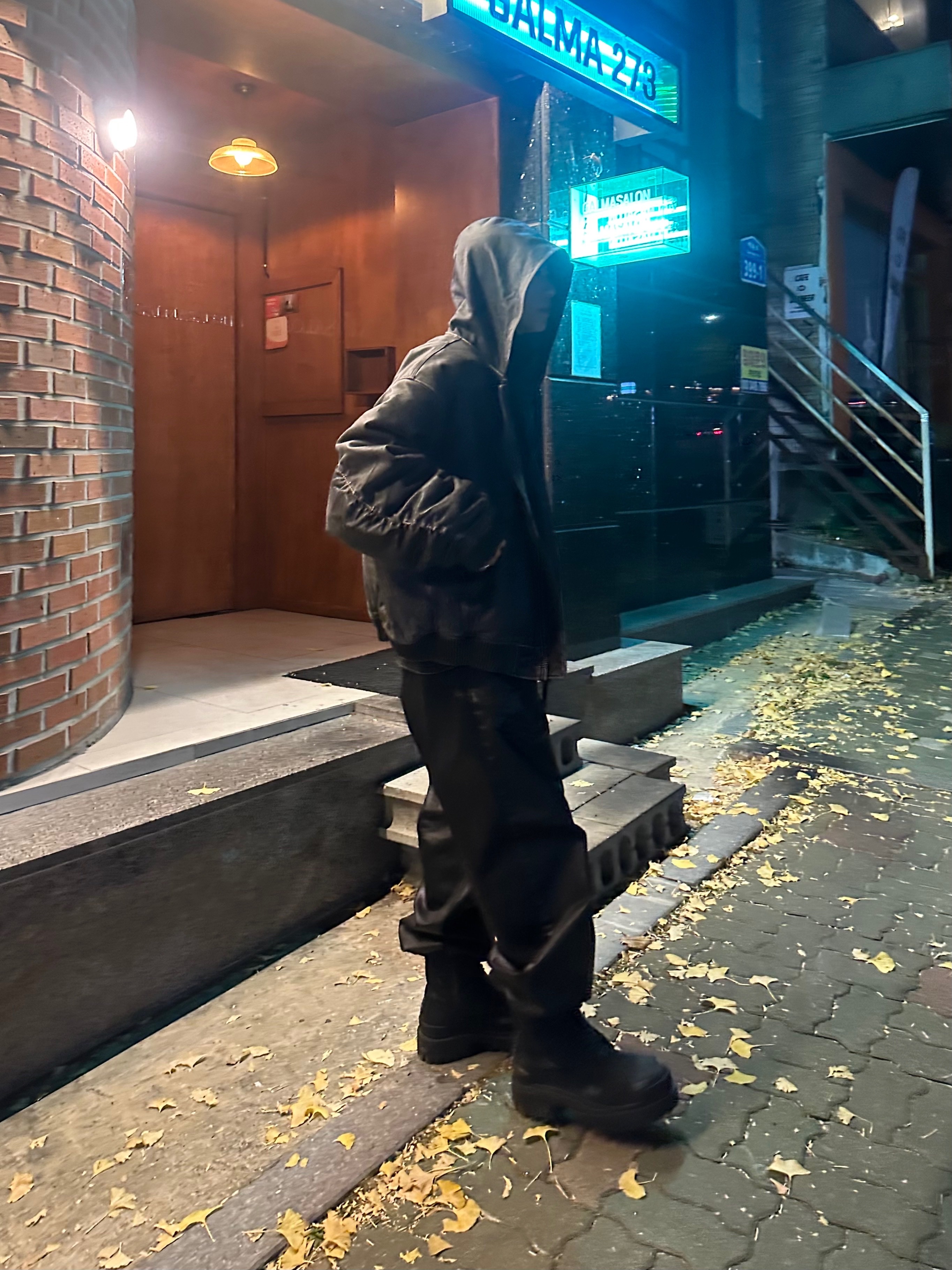 Undermycar Gubalok Vintage Washed All Leather Hood Bomber Dark Earth - 23FW, Project G/R Coated Backward Denim Pants Black 착용 스타일 - 3