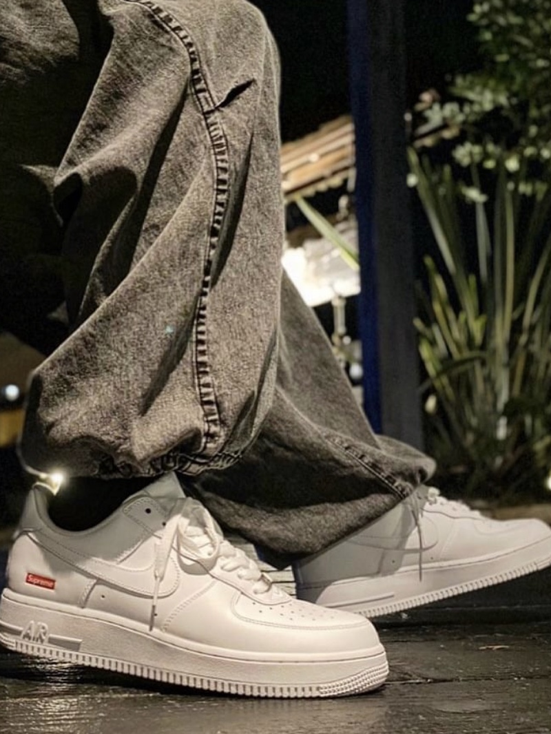 Nike x Supreme Air Force 1 Low White, Nike x Supreme Air Force 1 Low Black 착용 스타일 - 2