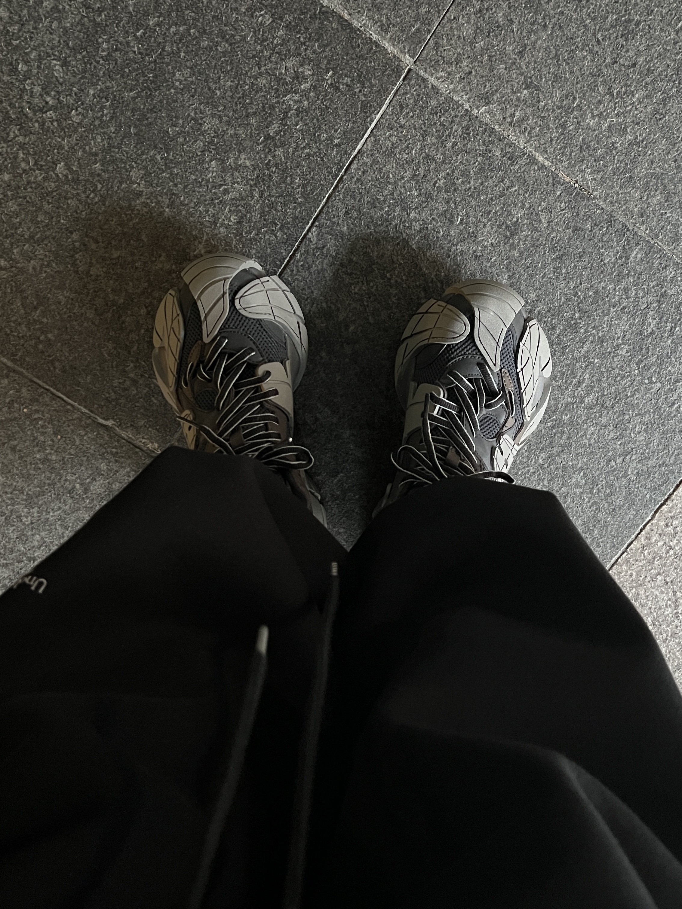 Undermycar Mu.03 Anti Fxxking Logo Play Oversized Sweat Jogger Black, Camper Tormenta Black Gray 착용 스타일