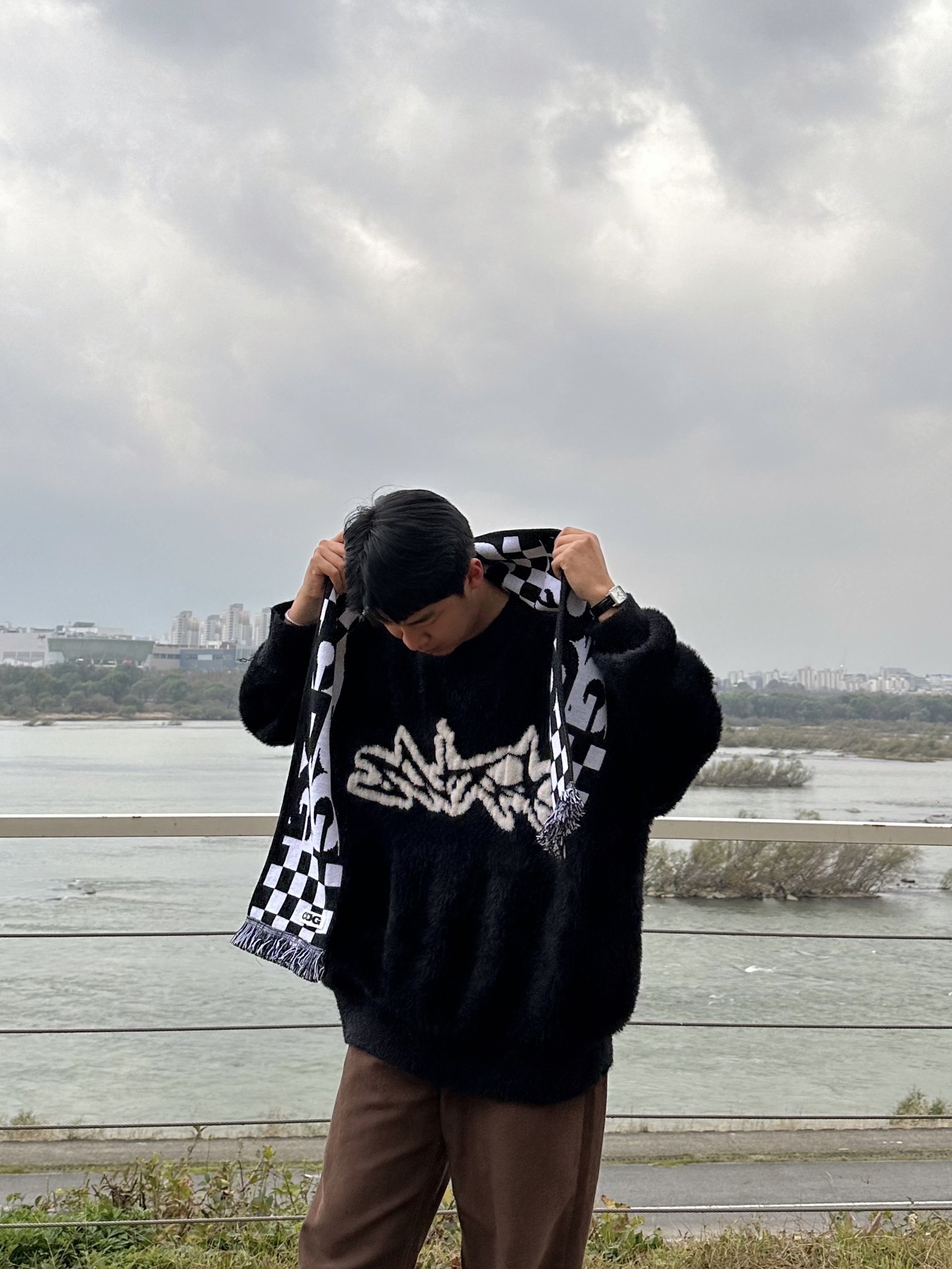 CDG Logo Check Muffler White Black, Salomon XT-Wings 2 ADV Black 착용 스타일 - 3