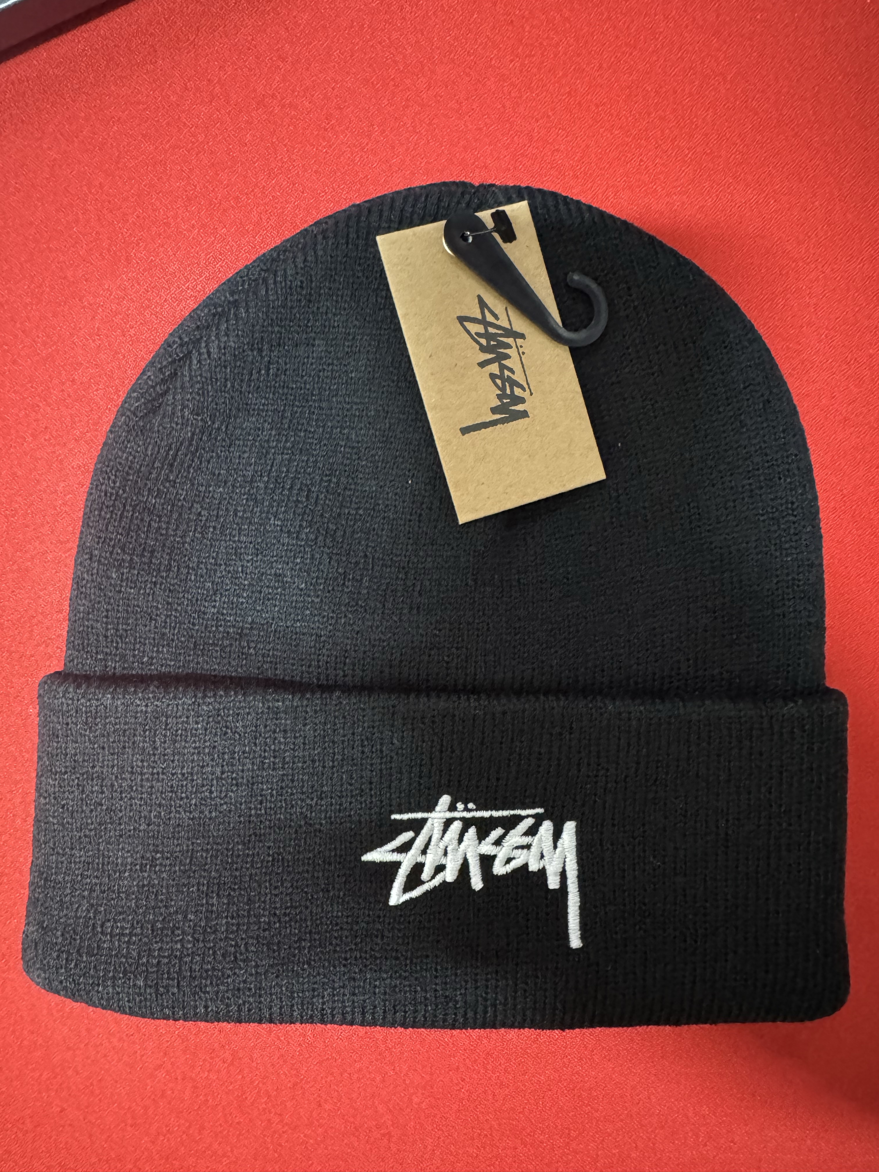 Stussy Stock Cuff Beanie Black 착용 스타일