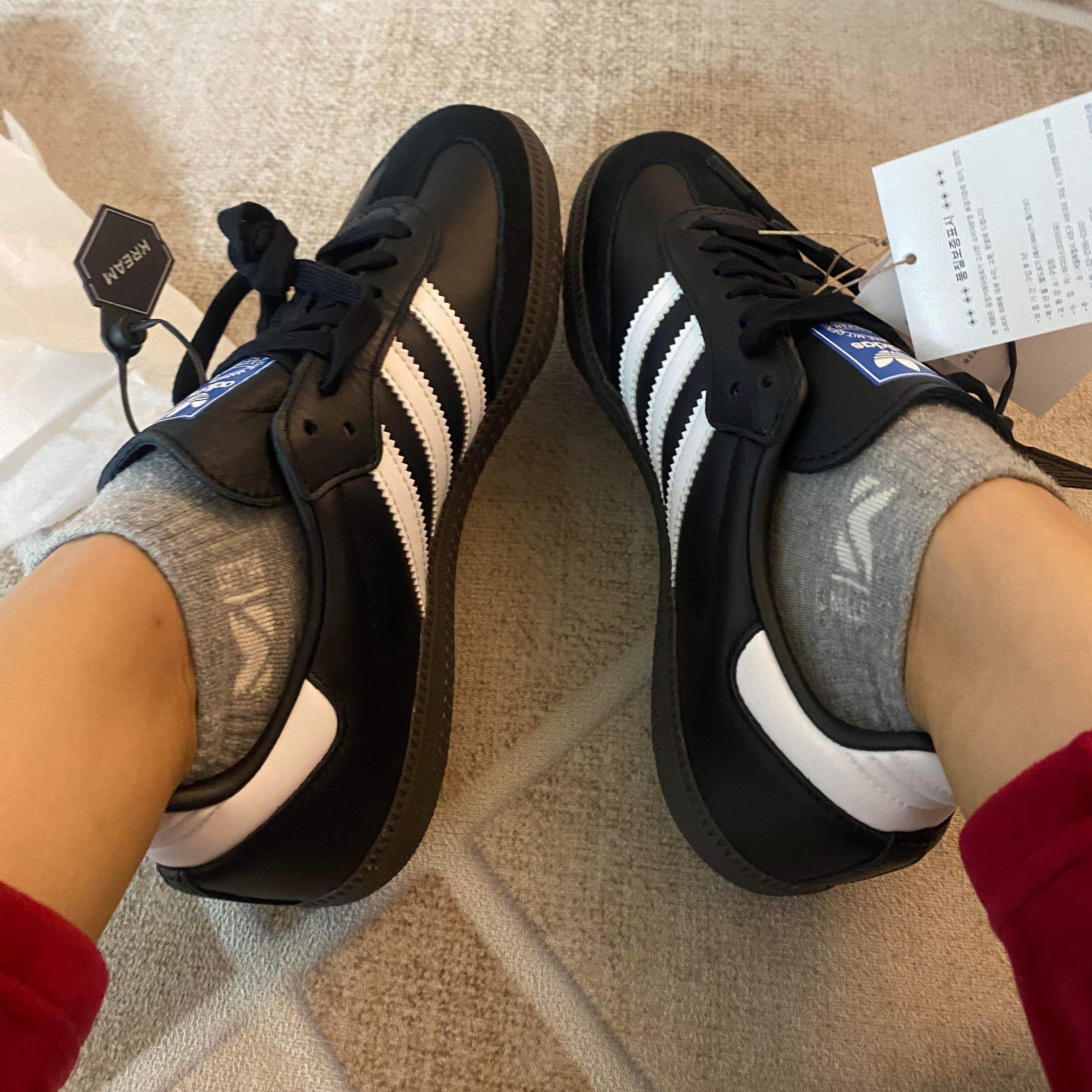 Adidas Samba OG Black White Gum 착용 스타일