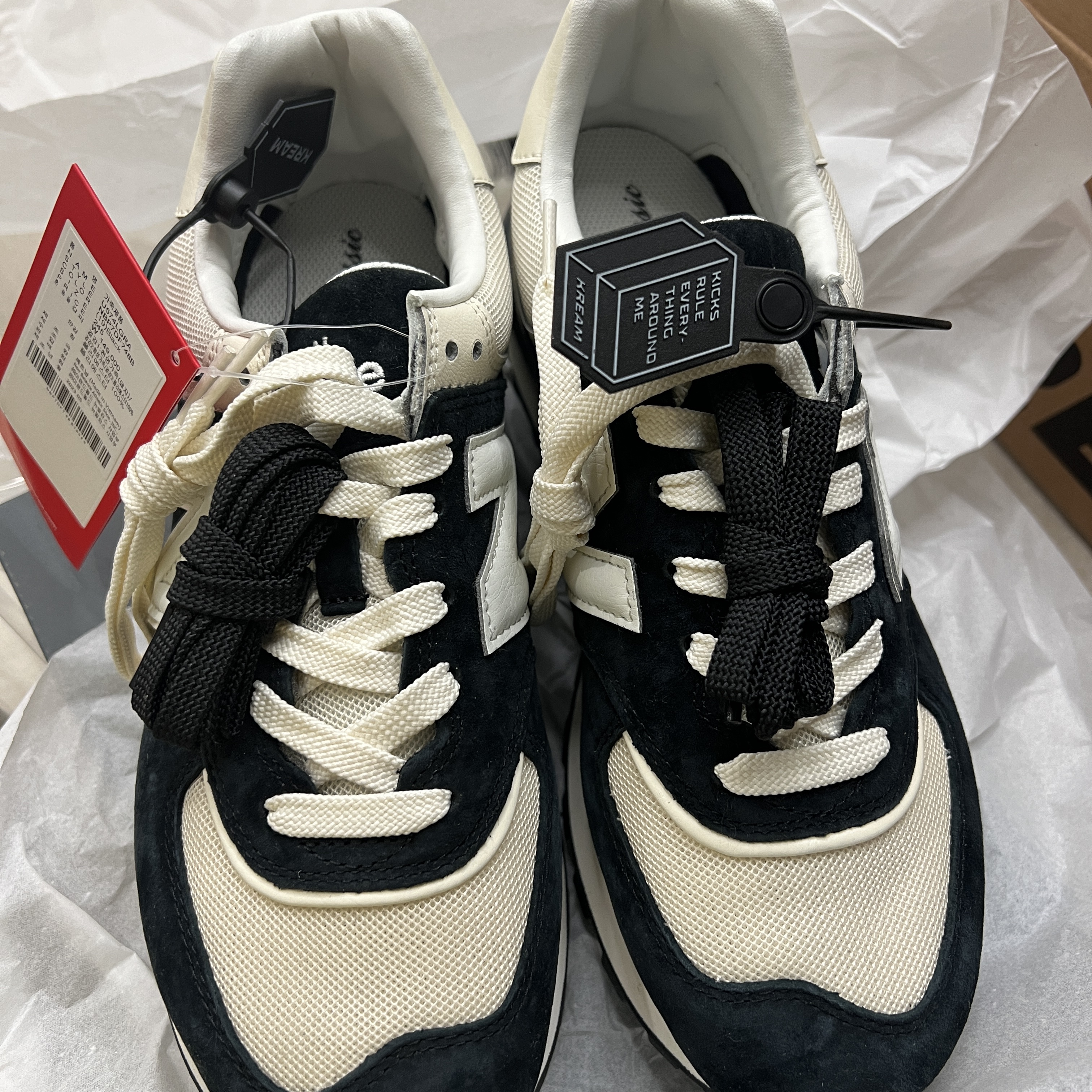 New Balance 574 Legacy Black Angora 착용 스타일