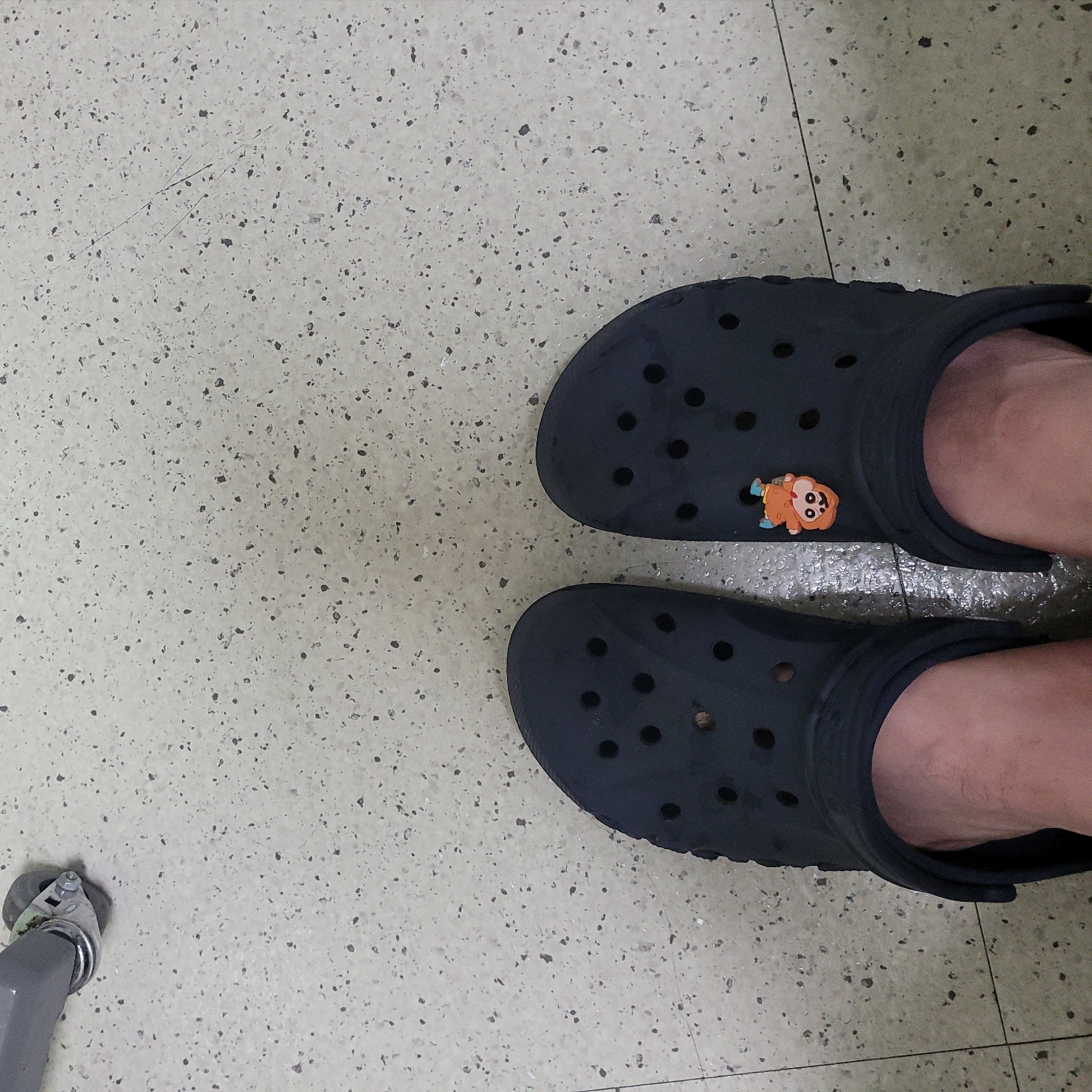 Crocs Classic Clog Navy 착용 스타일