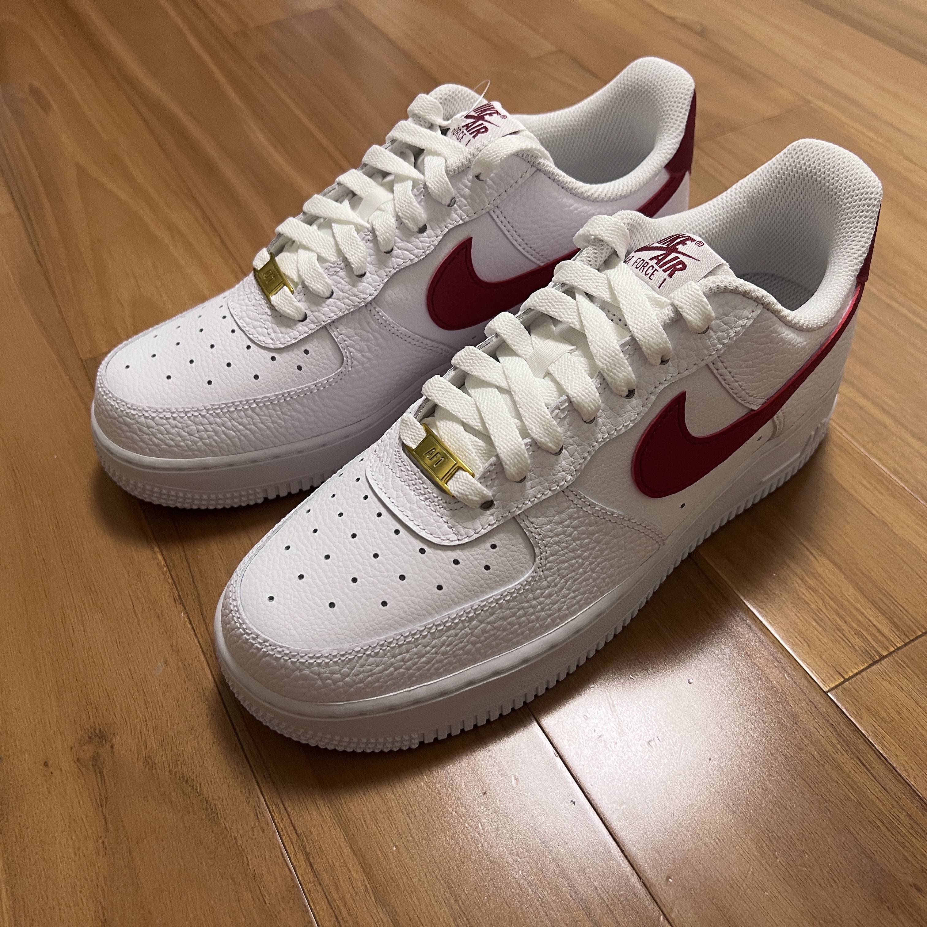 Nike Air Force 1 '07 Low White Team Red 착용 스타일