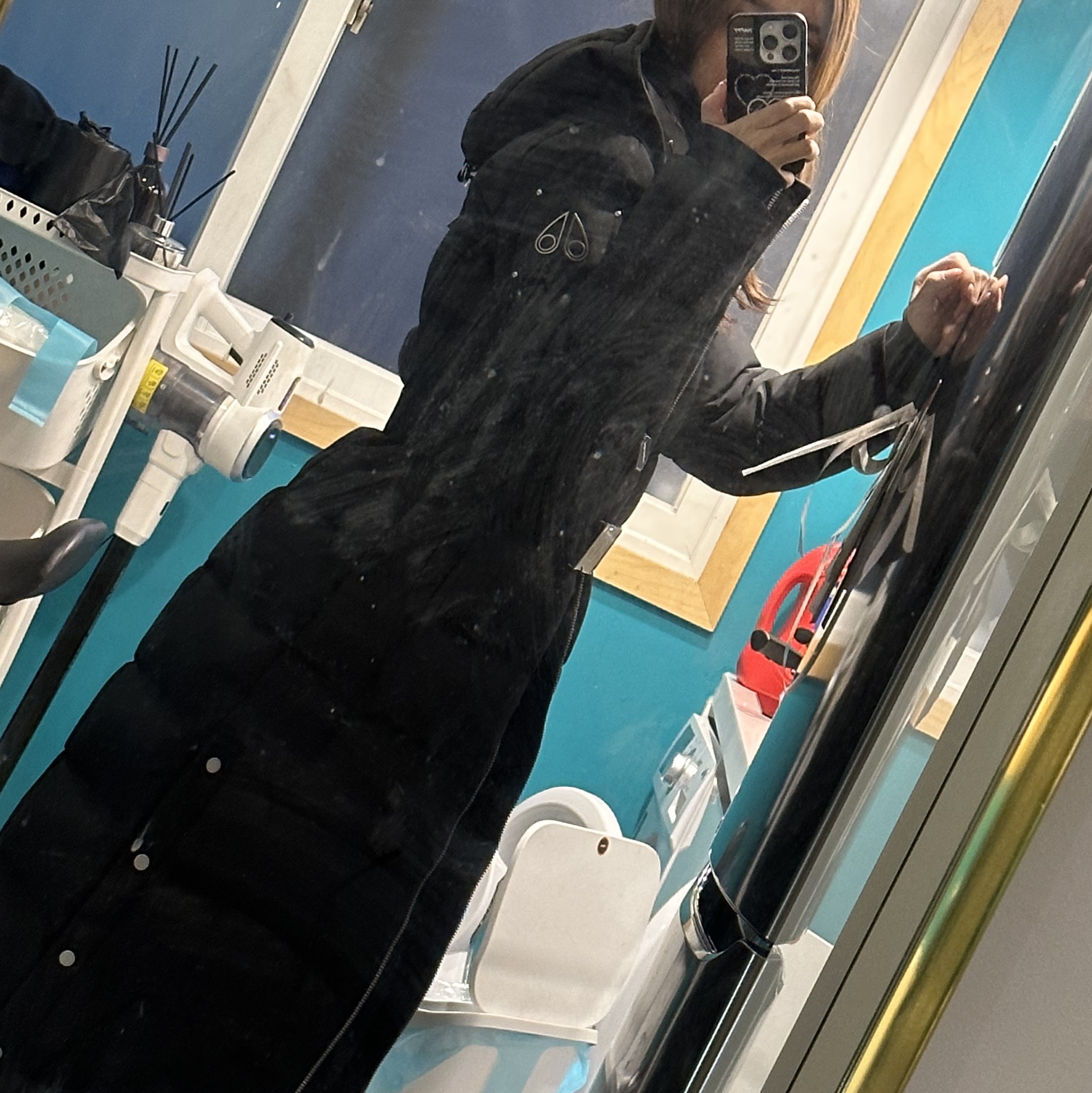 (W) Moose Knuckles Cloud Long Parka Black 착용 스타일