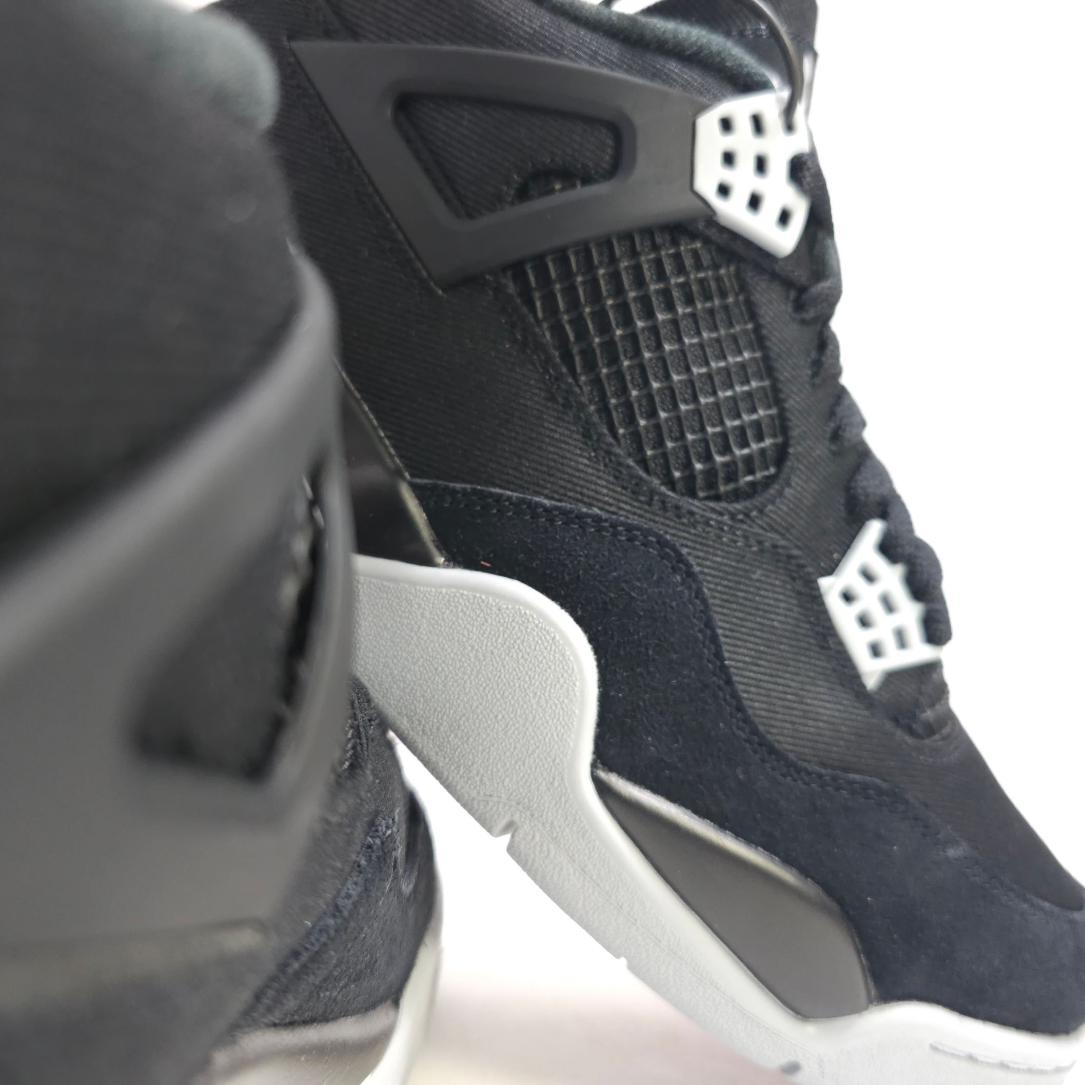 Jordan 4 Retro SE Black and Light Steel 착용 스타일 - 2