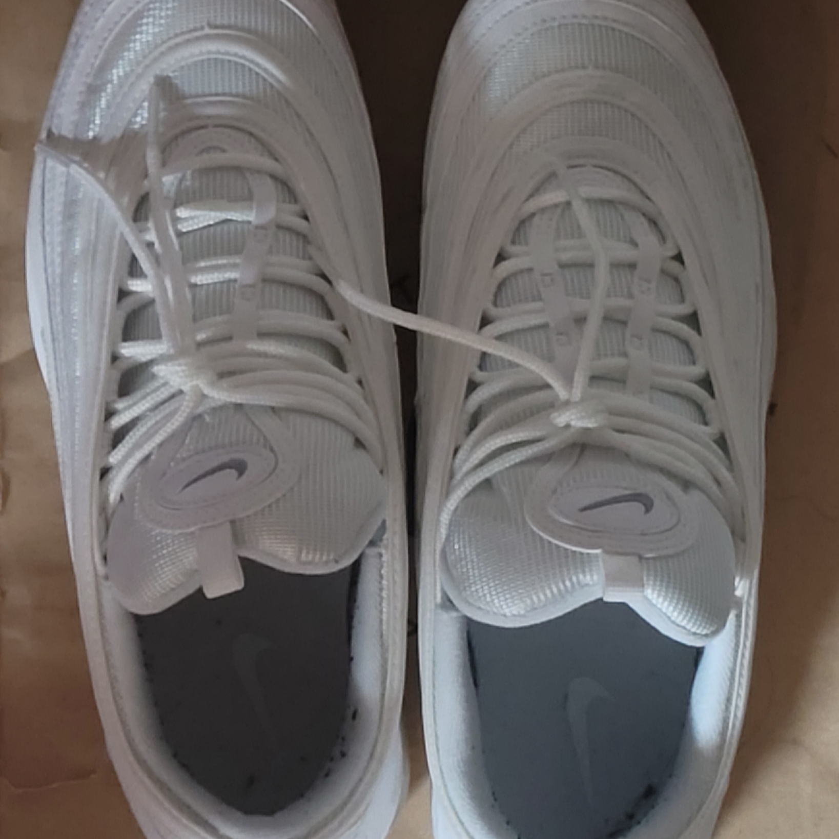 Nike Air Max 97 Triple White Wolf Grey 착용 스타일