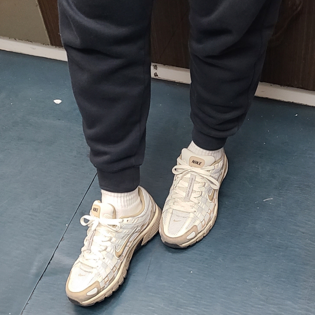 Nike P-6000 PRM Hangul Day Photon Dust Khaki 착용 스타일