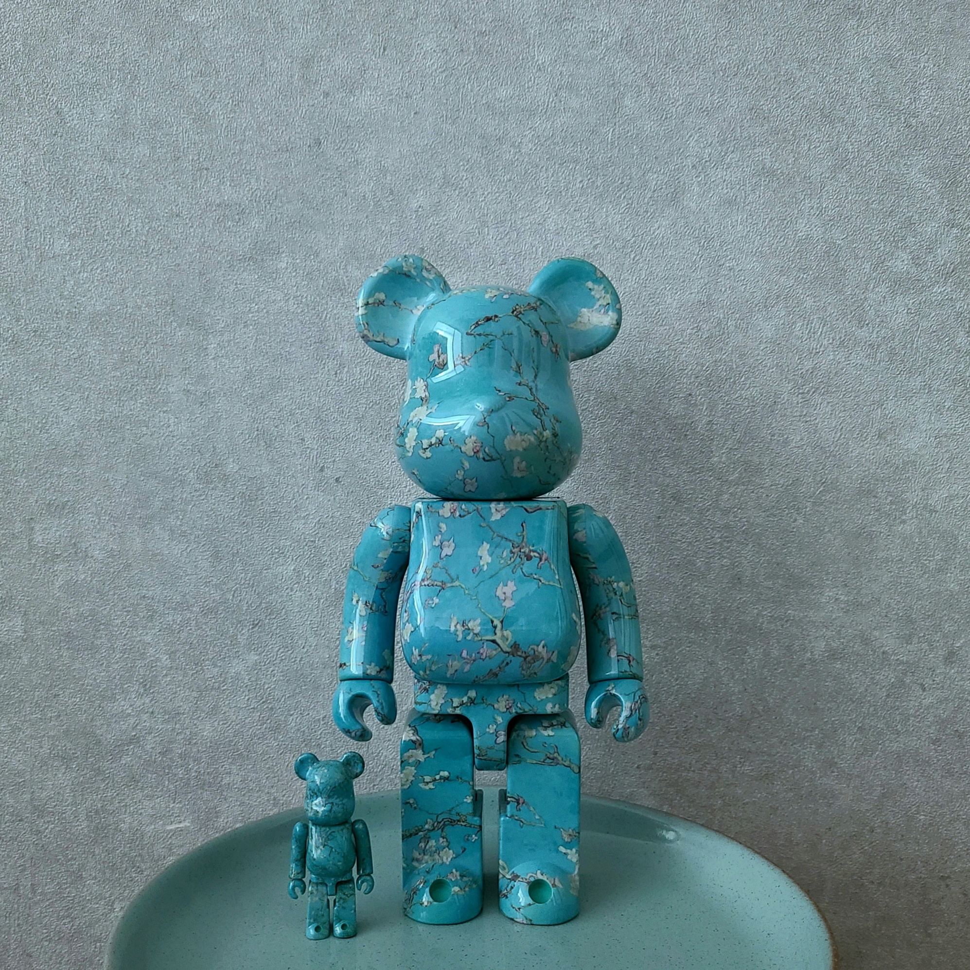 Bearbrick x Vincent Van Gogh Museum Almond Blossom 100% & 400% Set 착용 스타일