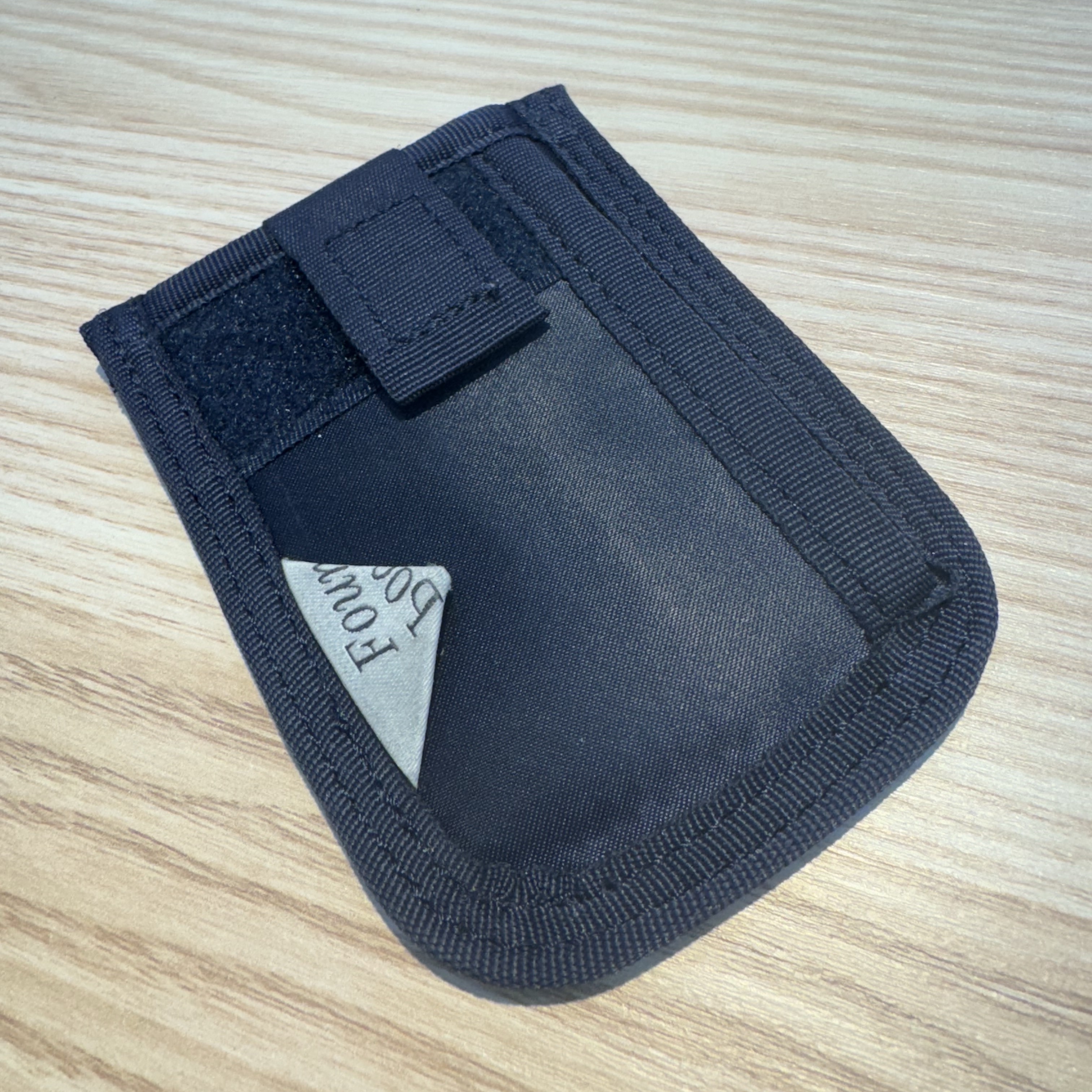 Found Pocket SLAP CARDCASE for magsafe Navy 착용 스타일