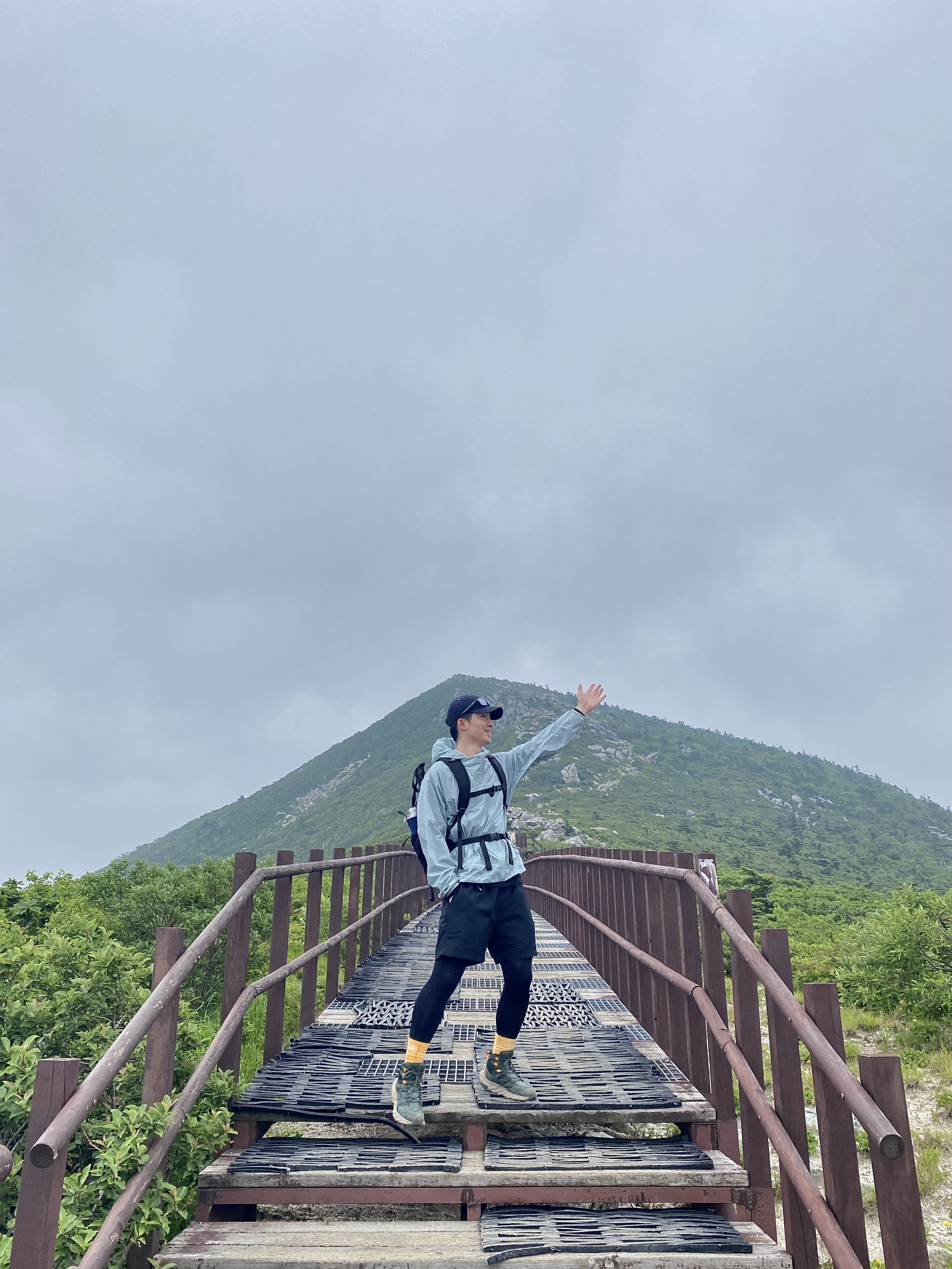Nike ACG Cinder Cone Windproof Jacket Dusty Sage - Asia, Nike Dri-Fit ACG Goat Rocks Long Sleeve T-Shirt Black - US/EU 착용 스타일 - 2